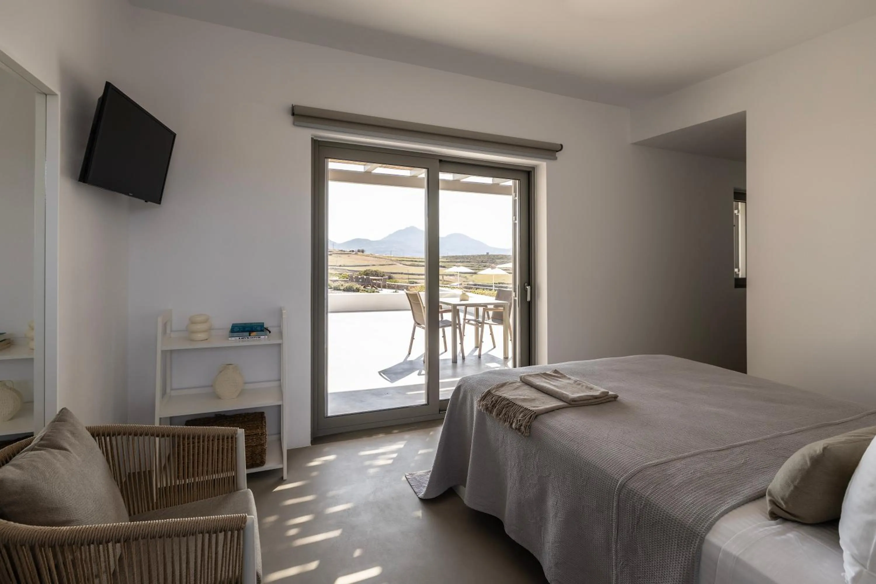 Photo of the whole room, Bed in Korfi de Milo