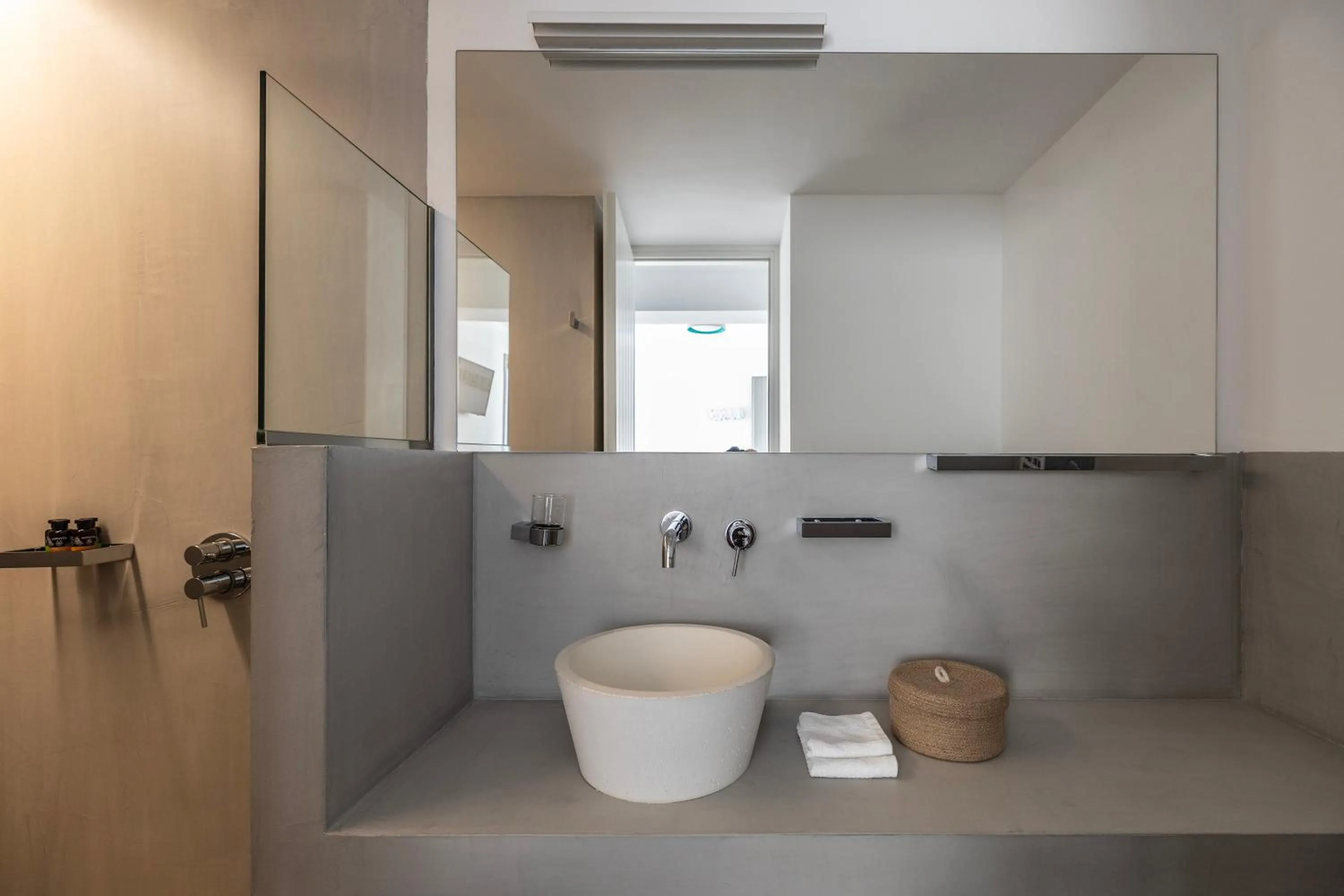 Bathroom in Korfi de Milo