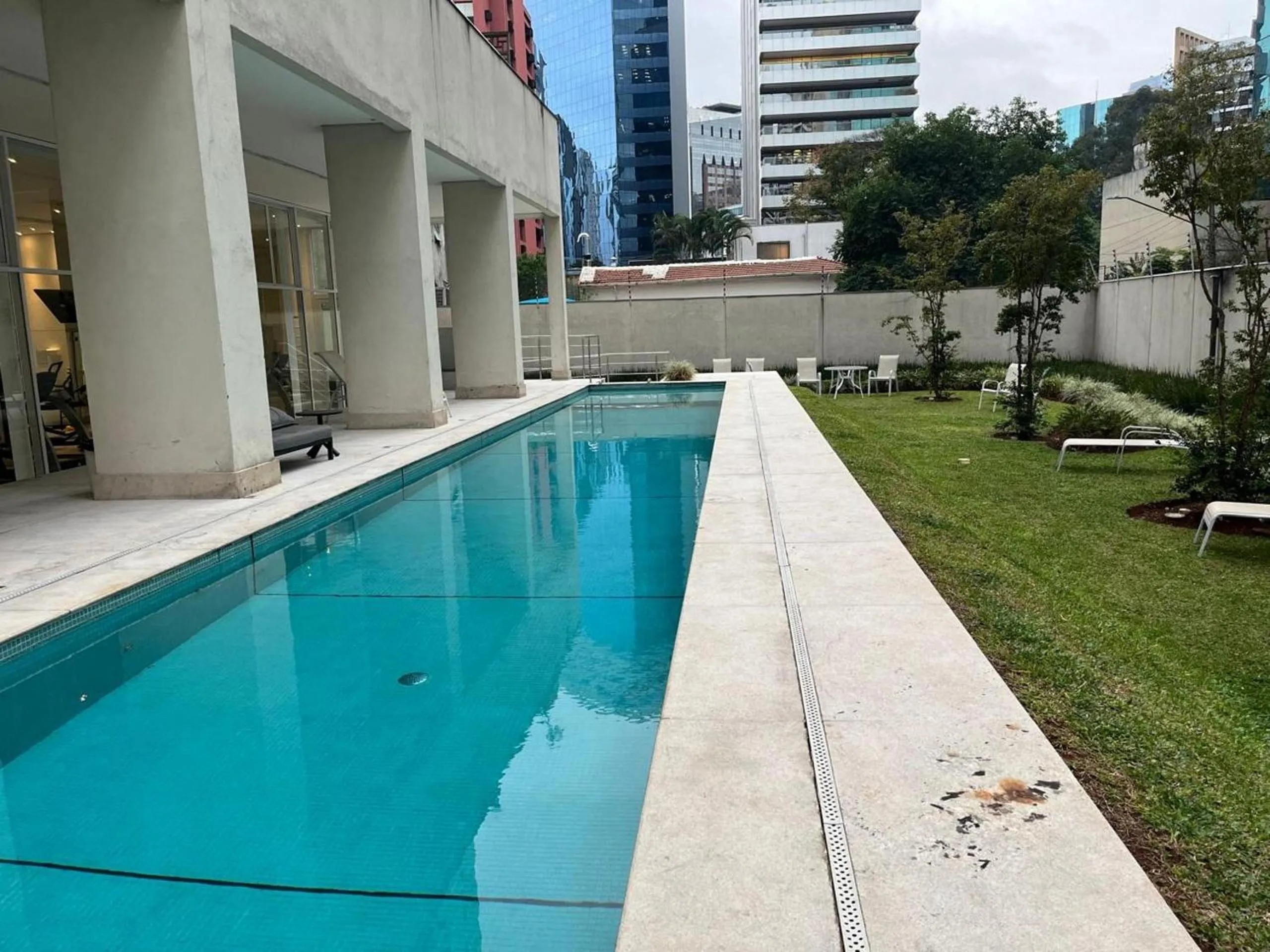 Swimming pool in Elegance Suítes Carvalho