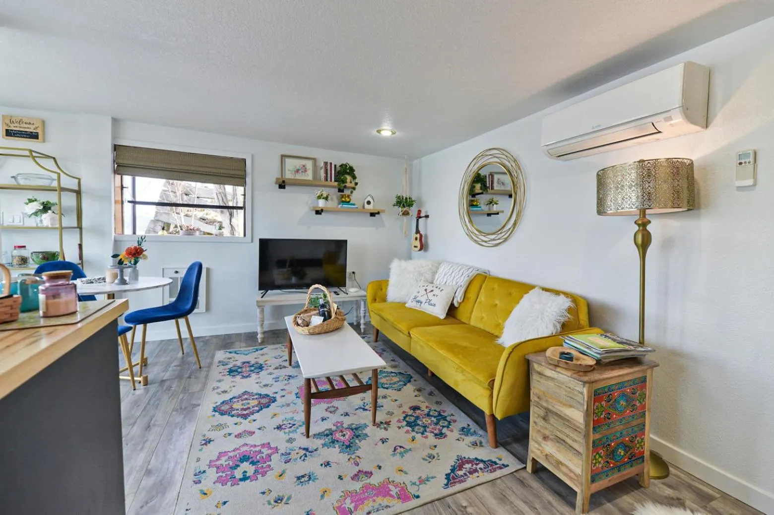 TV and multimedia in Lakefront Honeymoon Bay Studio Cottage