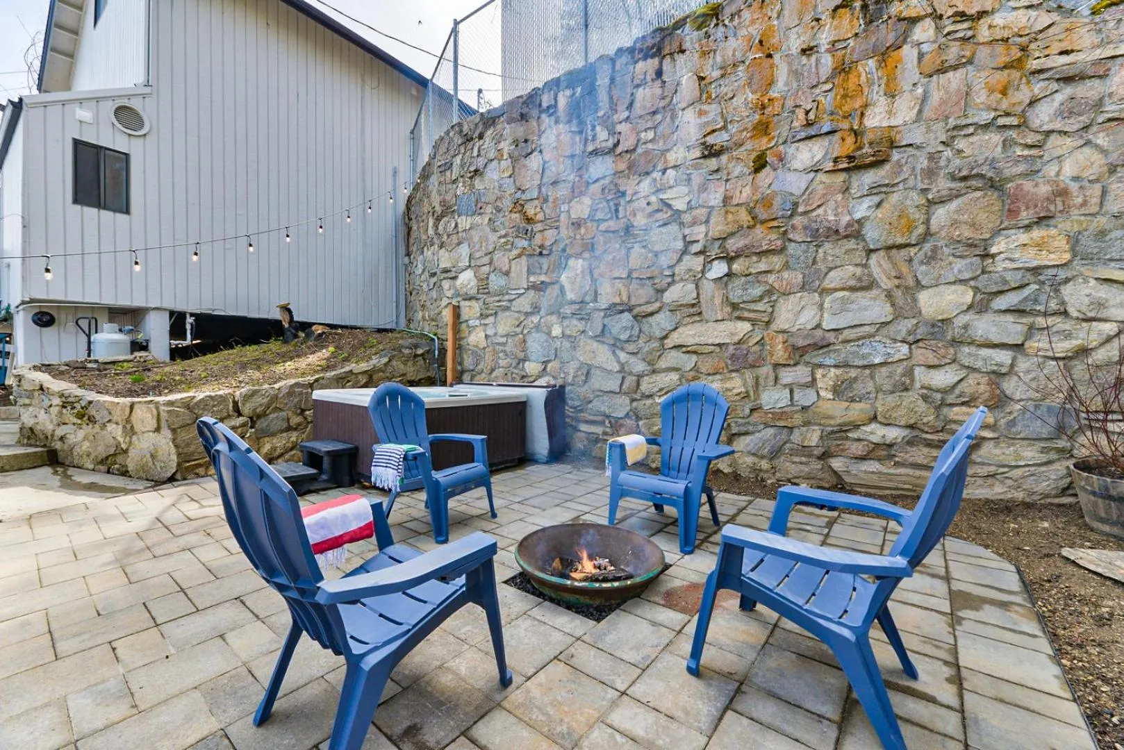 Lakefront Honeymoon Bay Studio Cottage