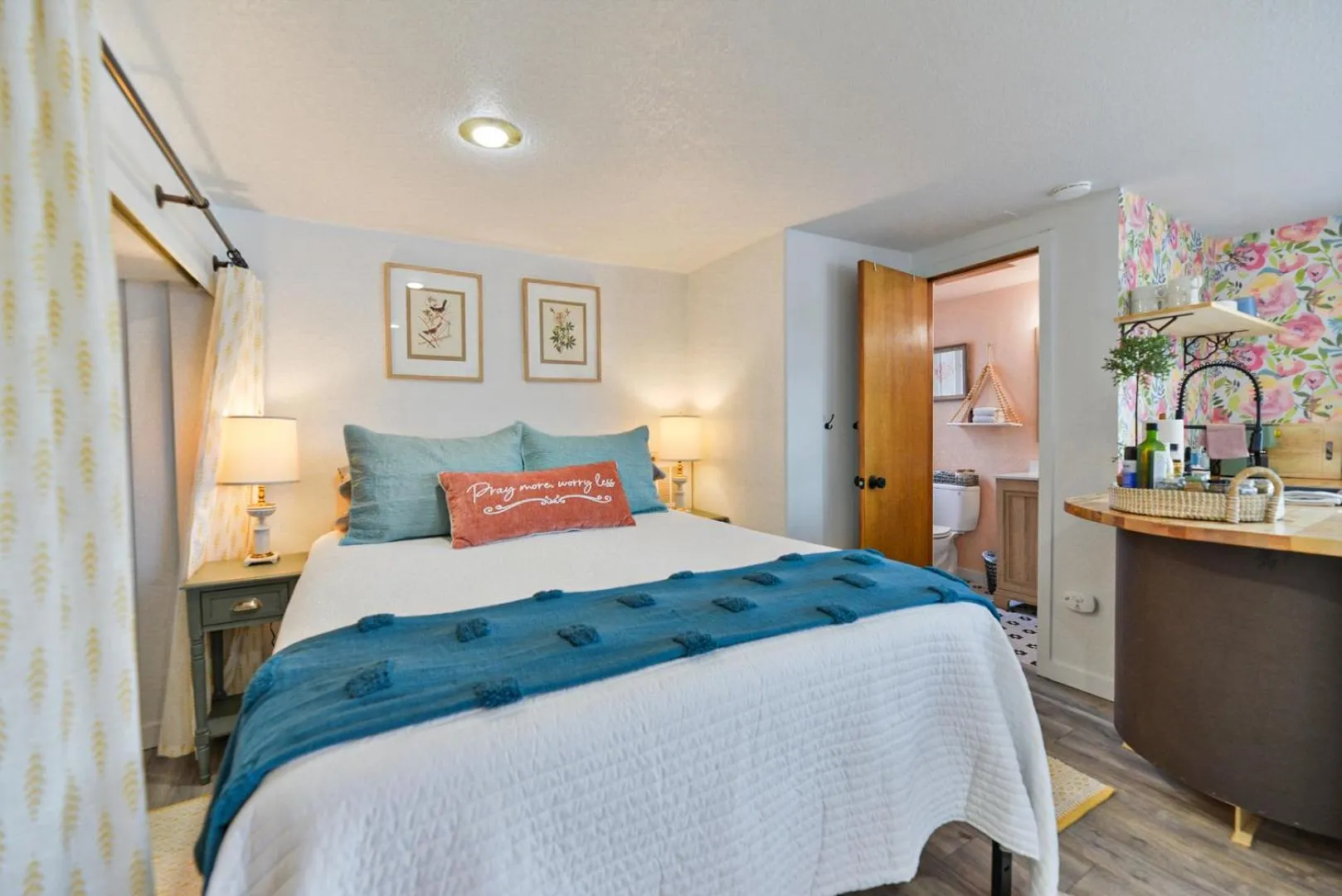 Bed in Lakefront Honeymoon Bay Studio Cottage