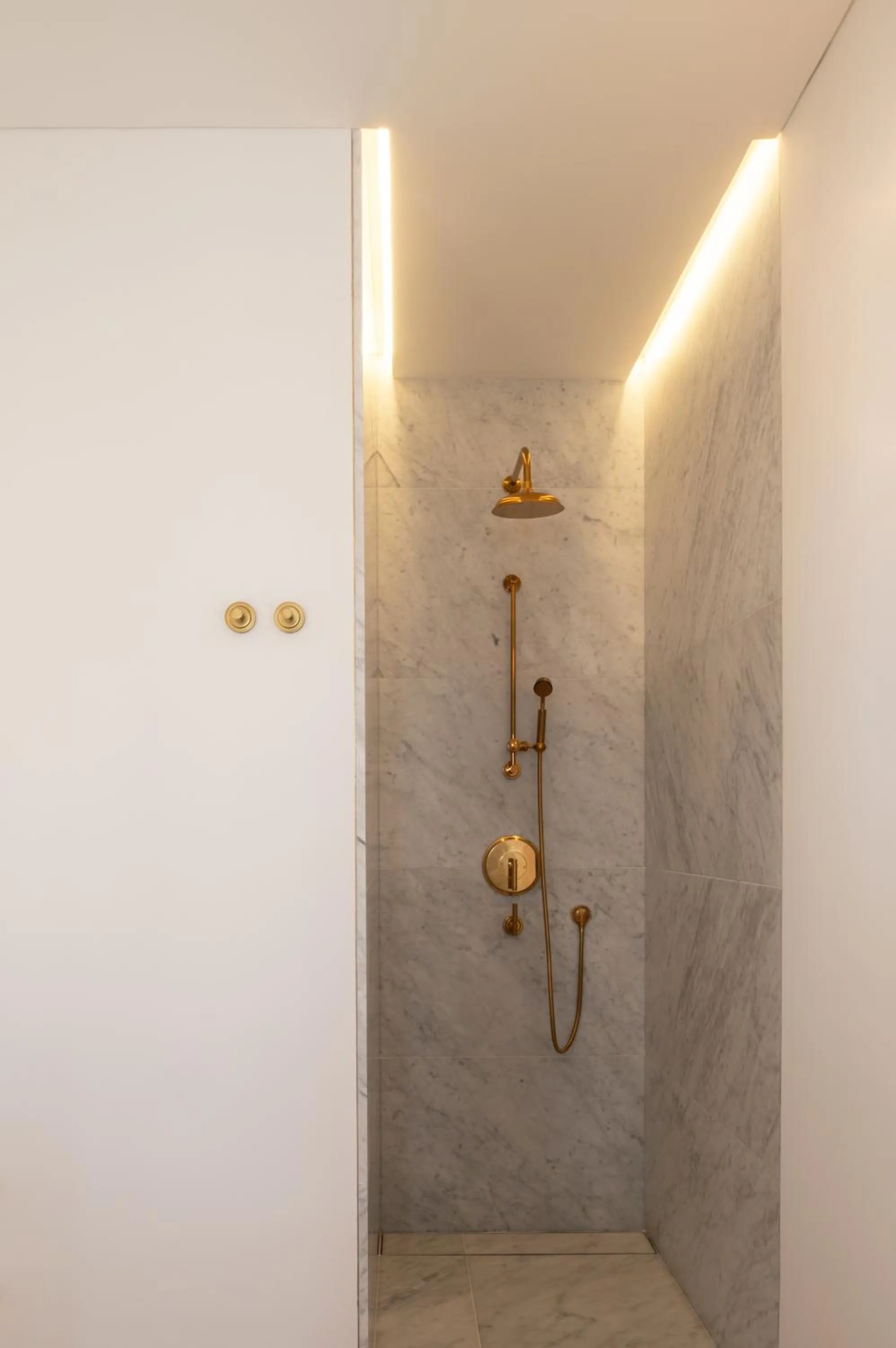 Shower in The Charleston