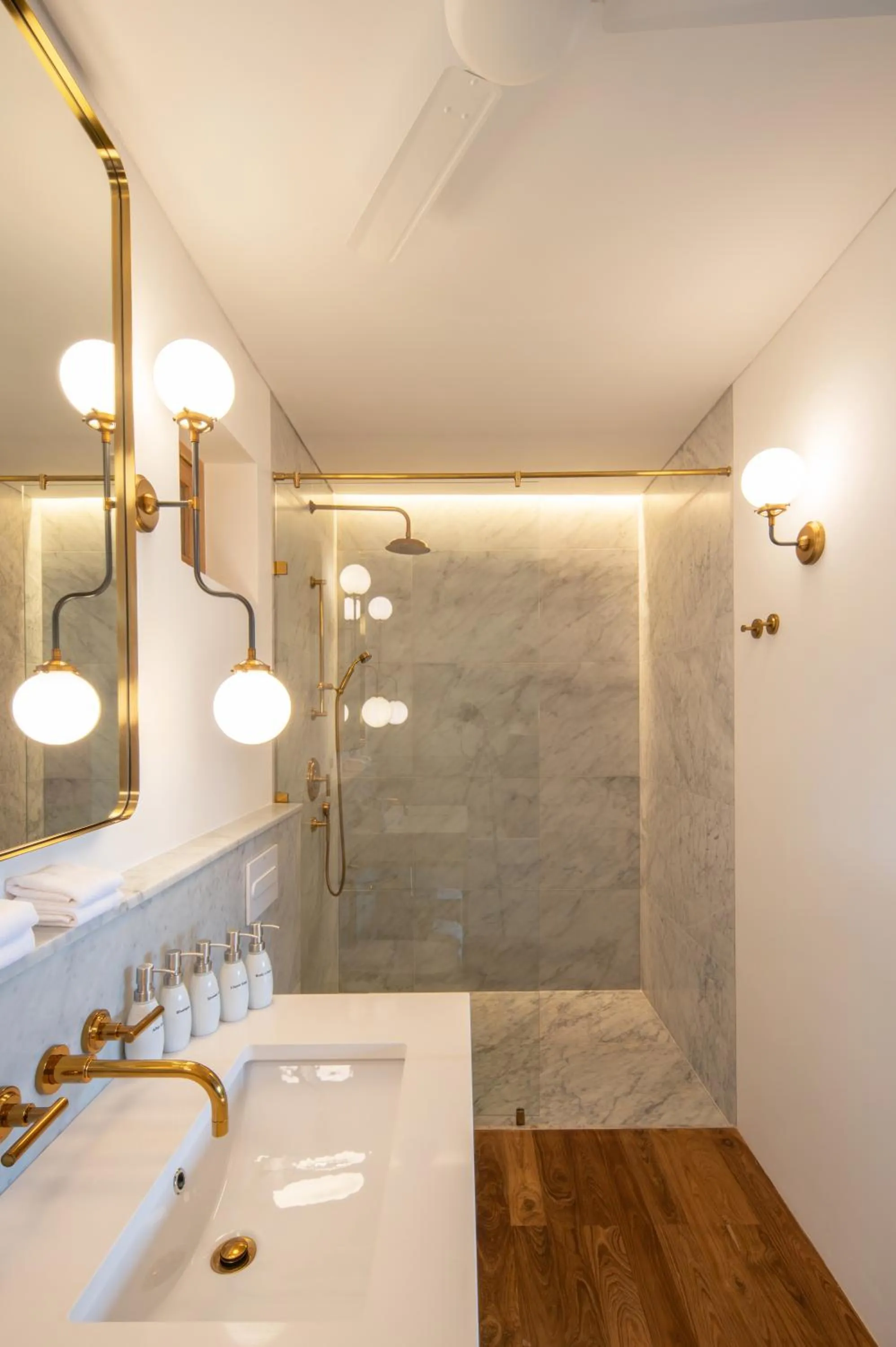 Shower in The Charleston