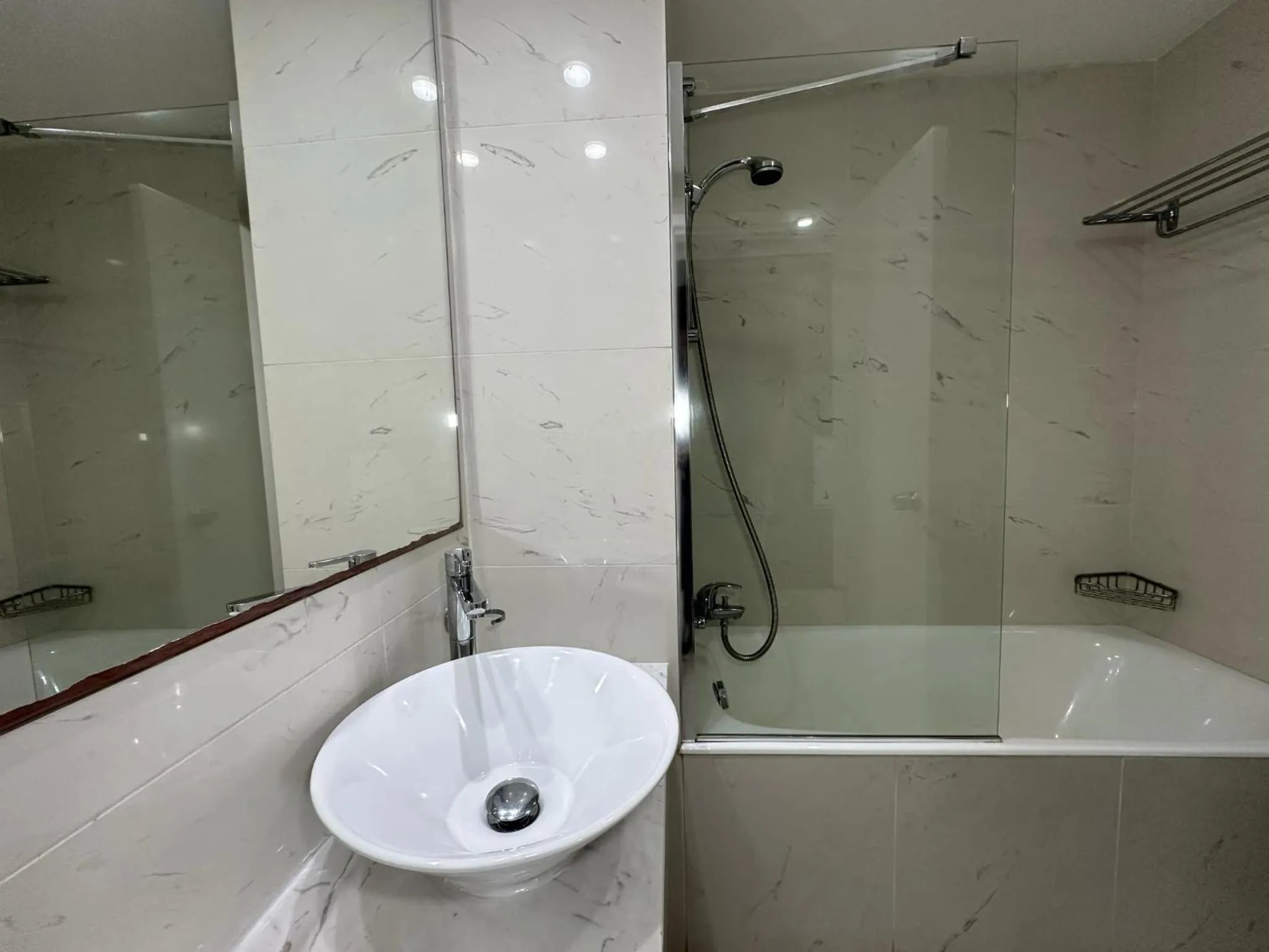 Bathroom in Napa Jay Hotel