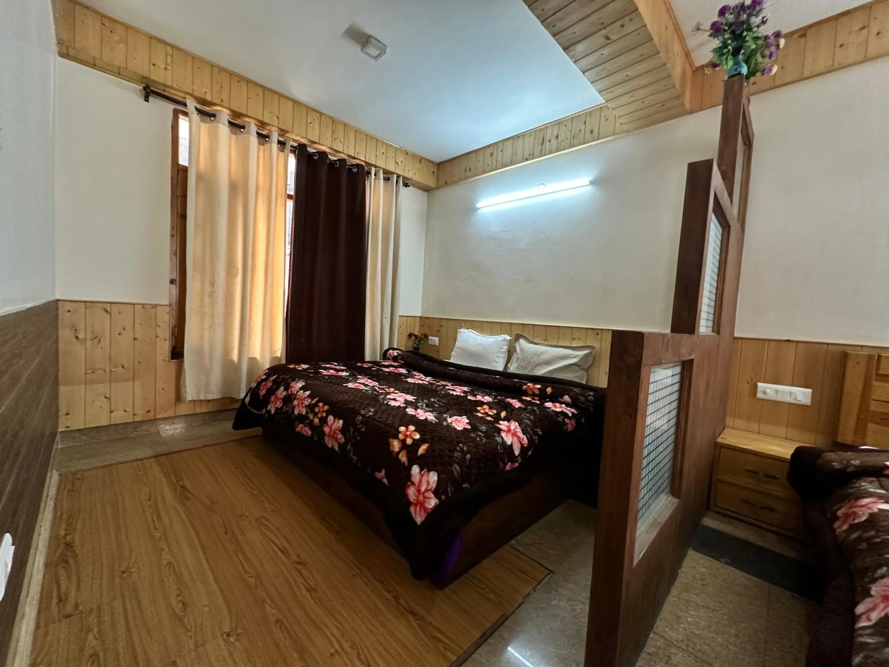 Amar Villa Manali