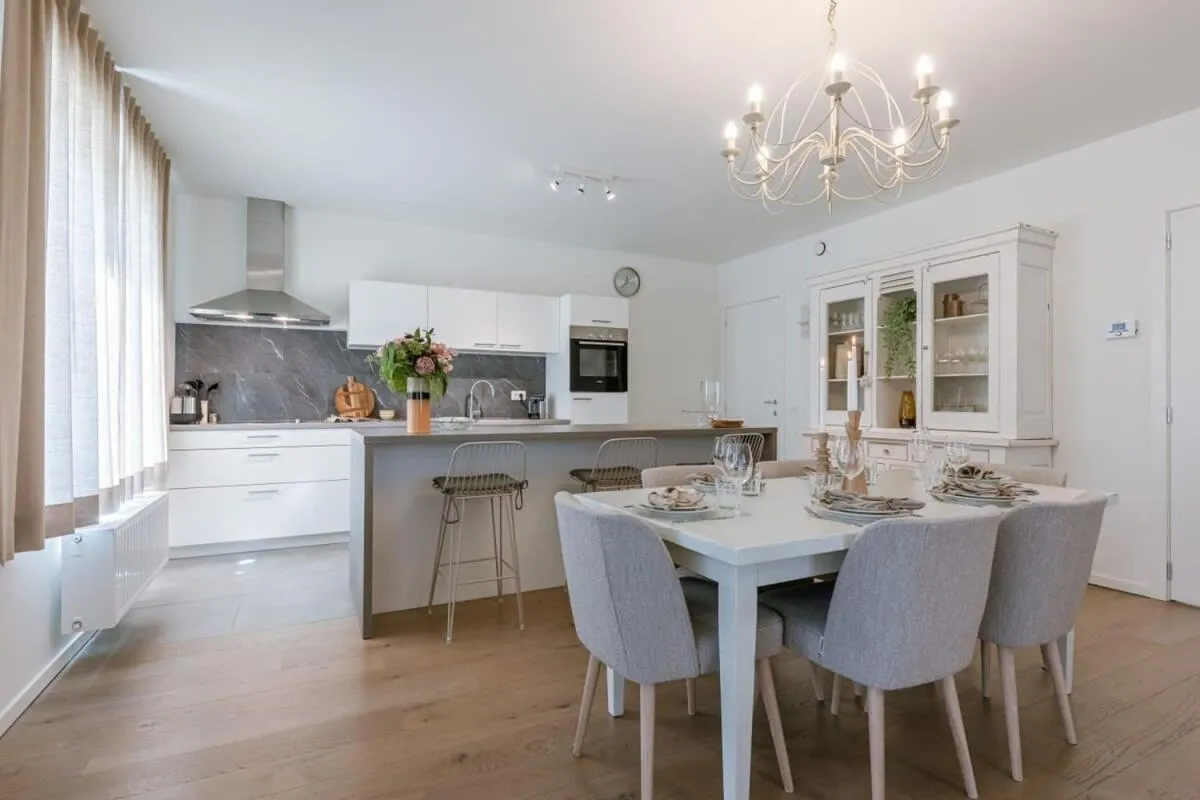 Luminous apartment near the marina with parking - 3BR