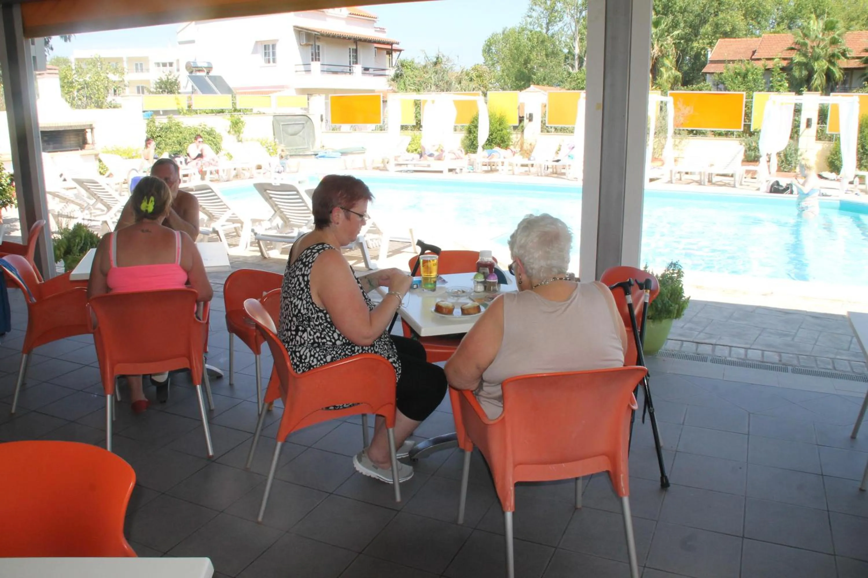 Restaurant/places to eat in Kavos Central