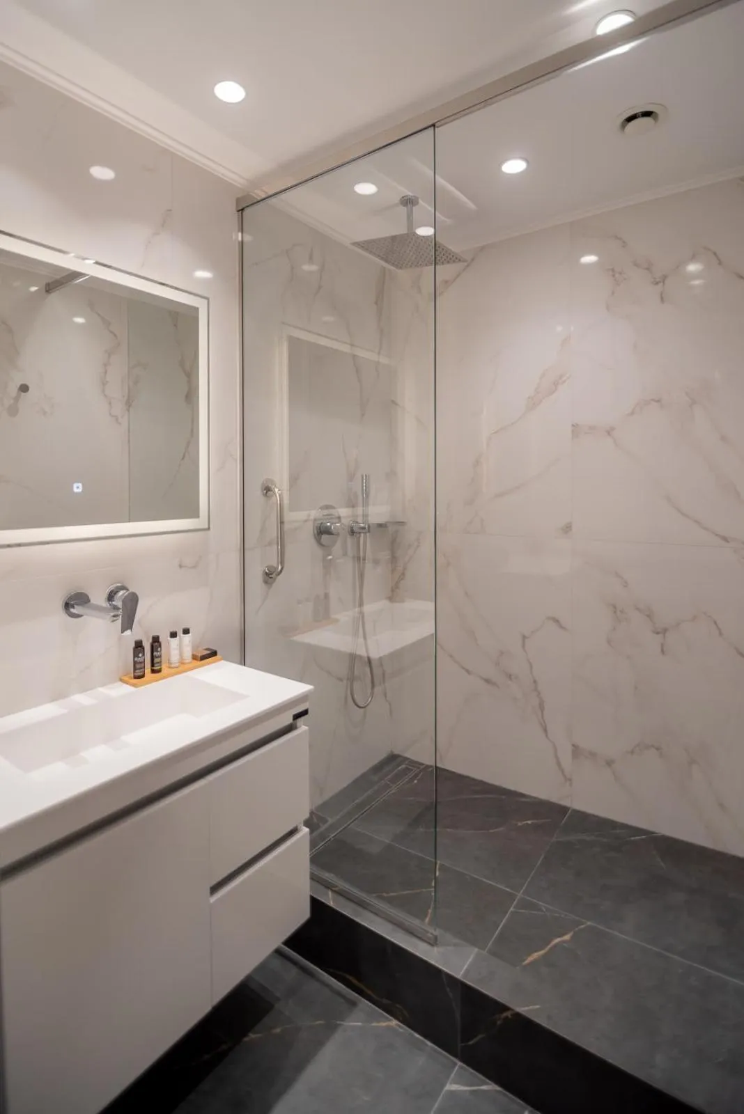 Shower in Contessa Bianca Luxury Suites