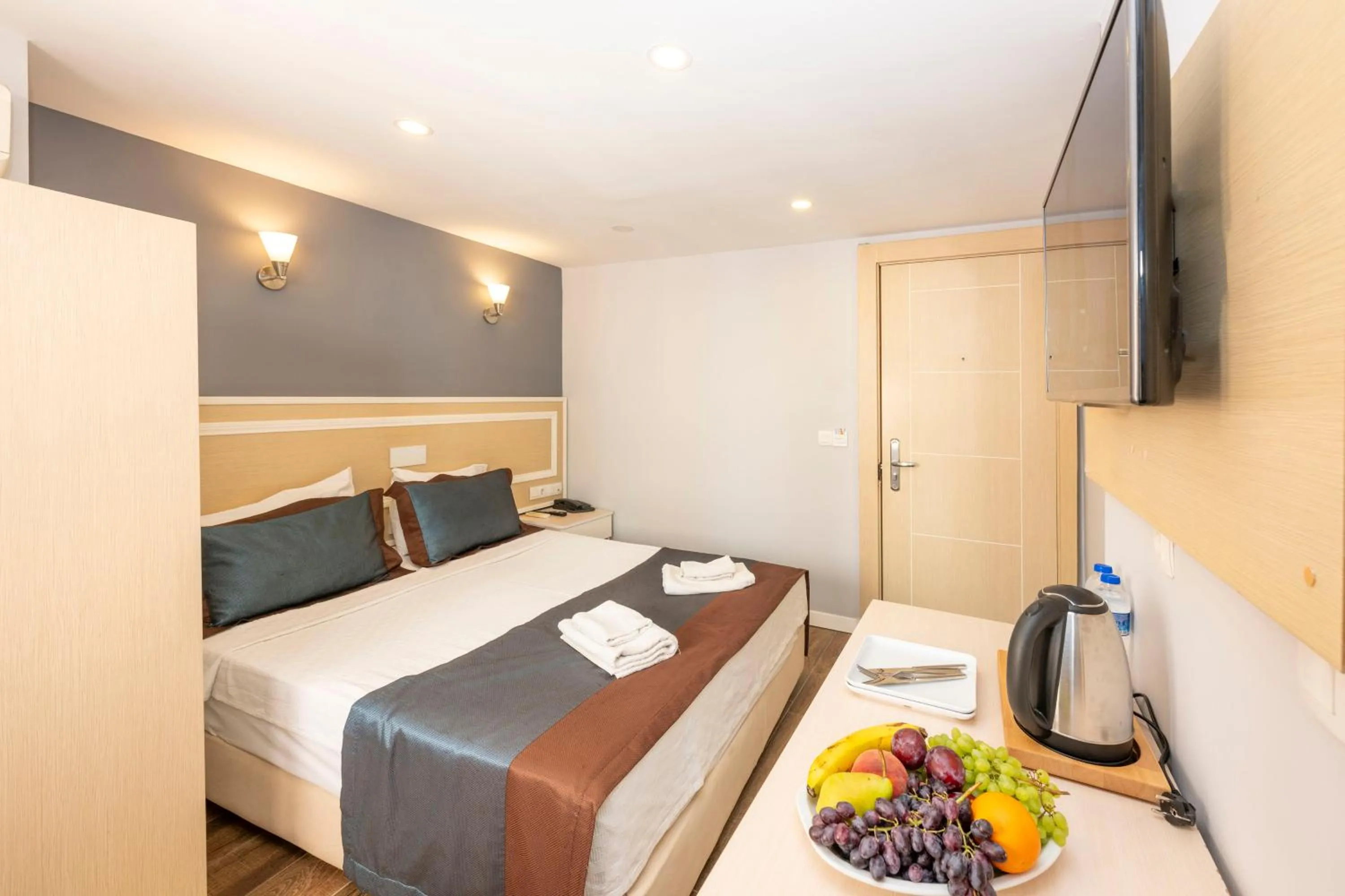 Bed in LEGEND TULIP HOTEL