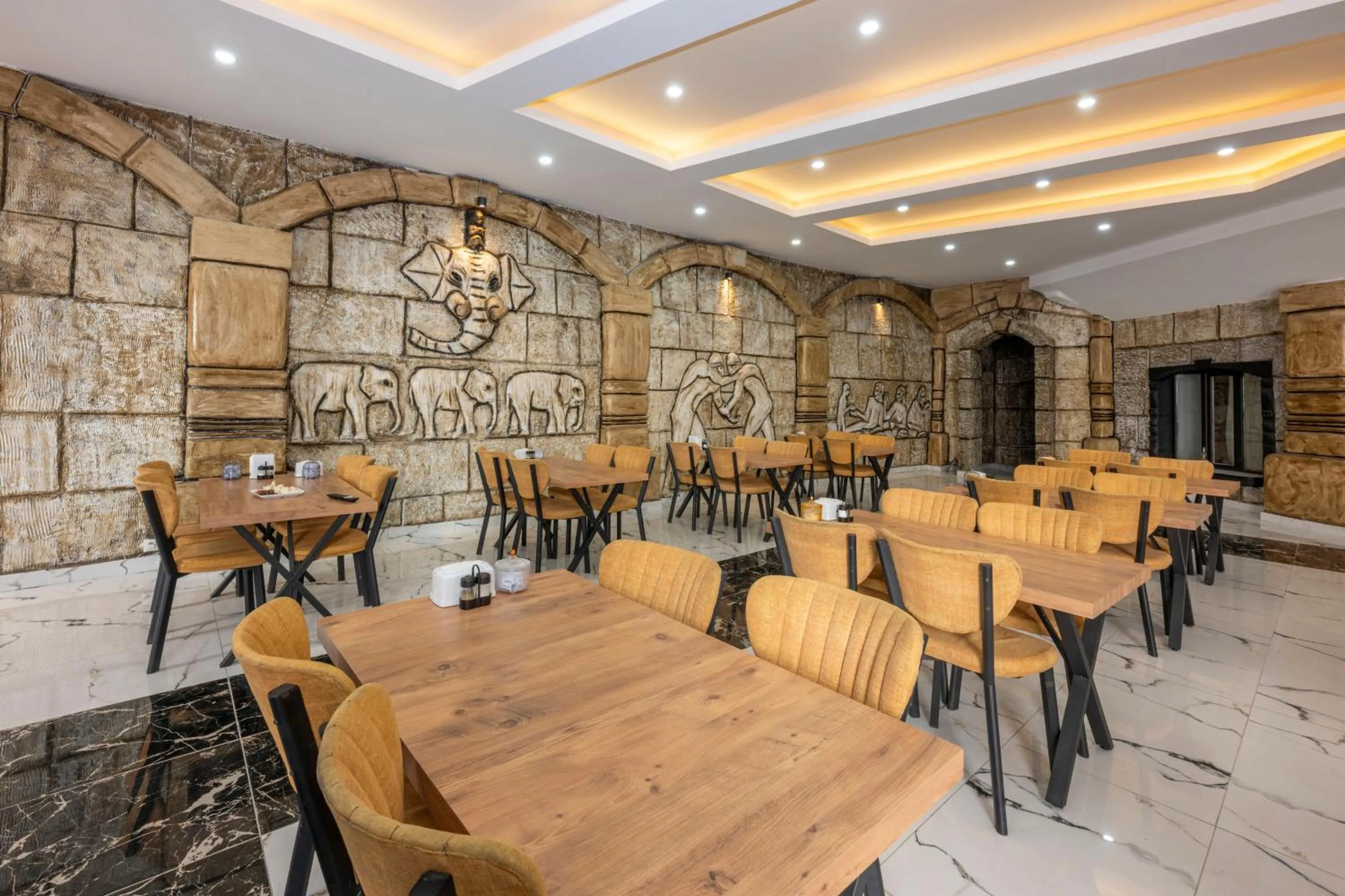 Restaurant/places to eat in LEGEND TULIP HOTEL