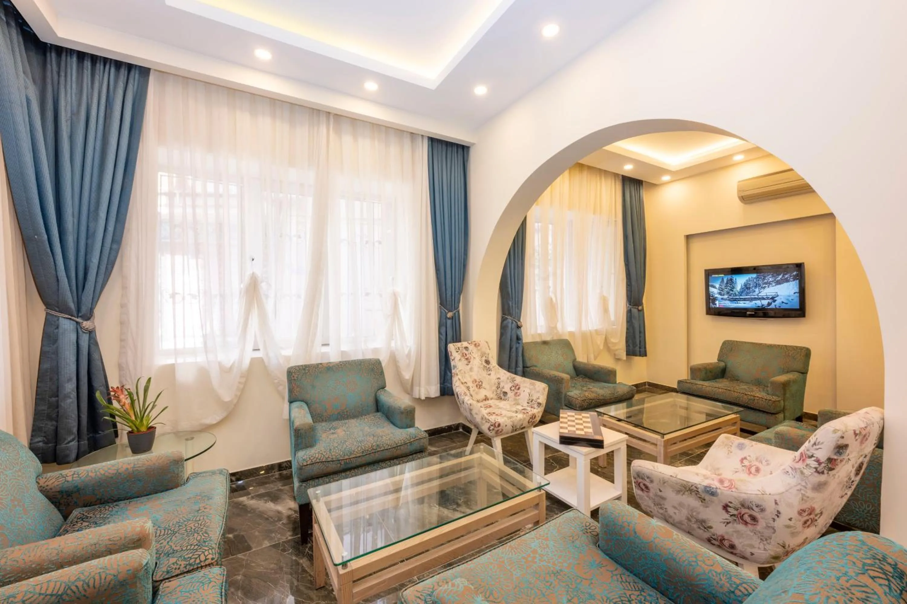 TV and multimedia in LEGEND TULIP HOTEL