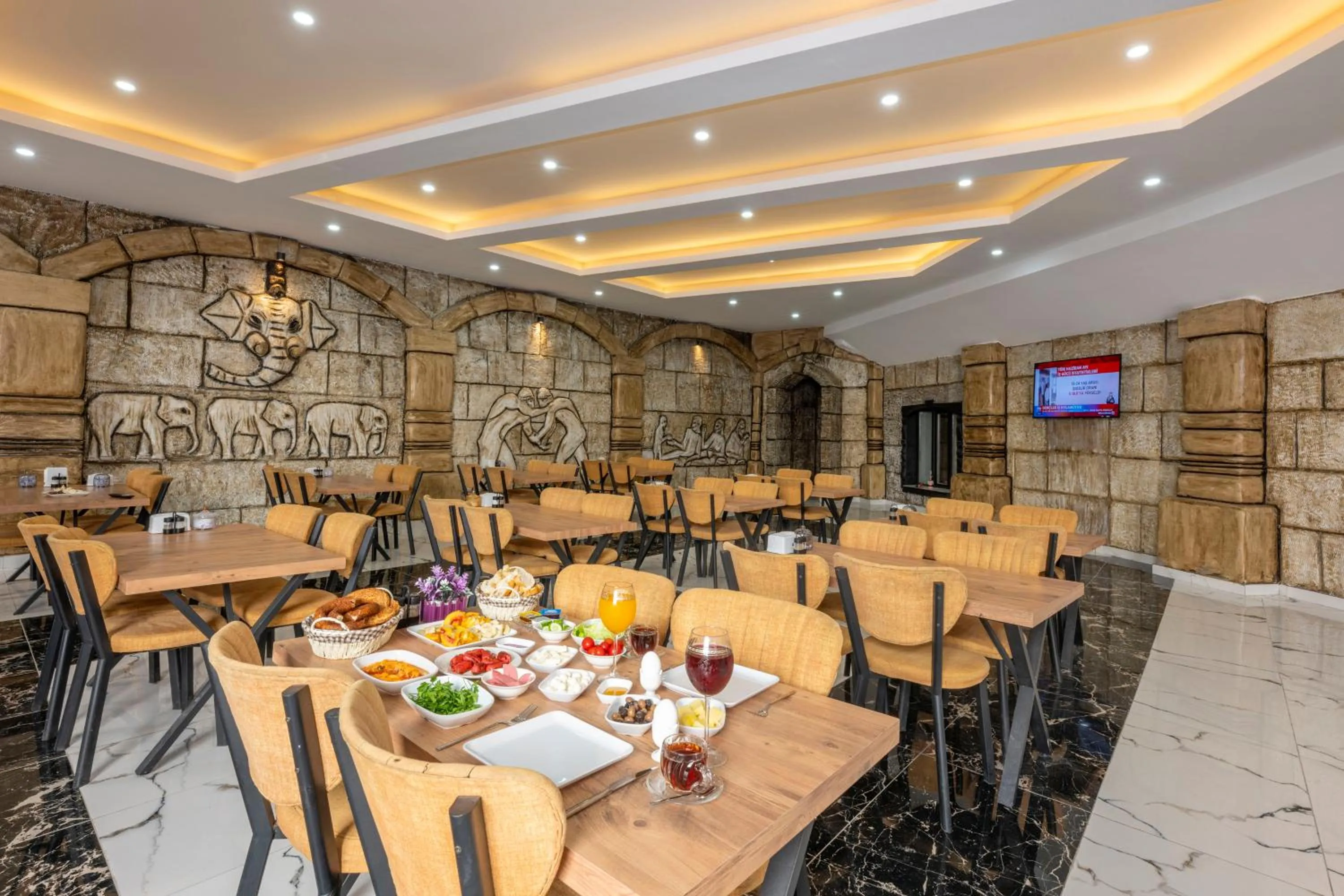 Restaurant/places to eat in LEGEND TULIP HOTEL