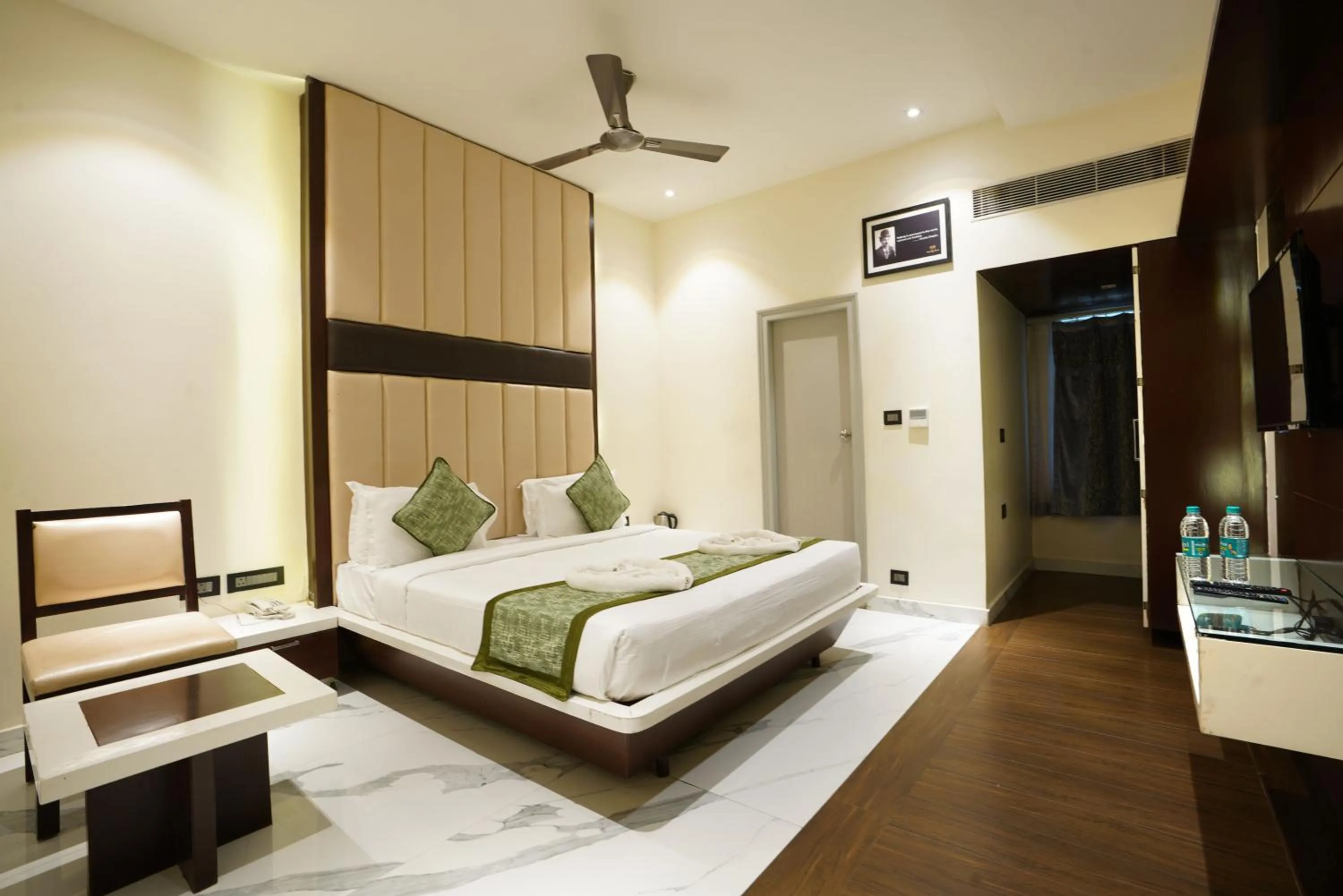 Photo of the whole room, Bed in PARK SIGNATURE HOTELS - Royal Benza