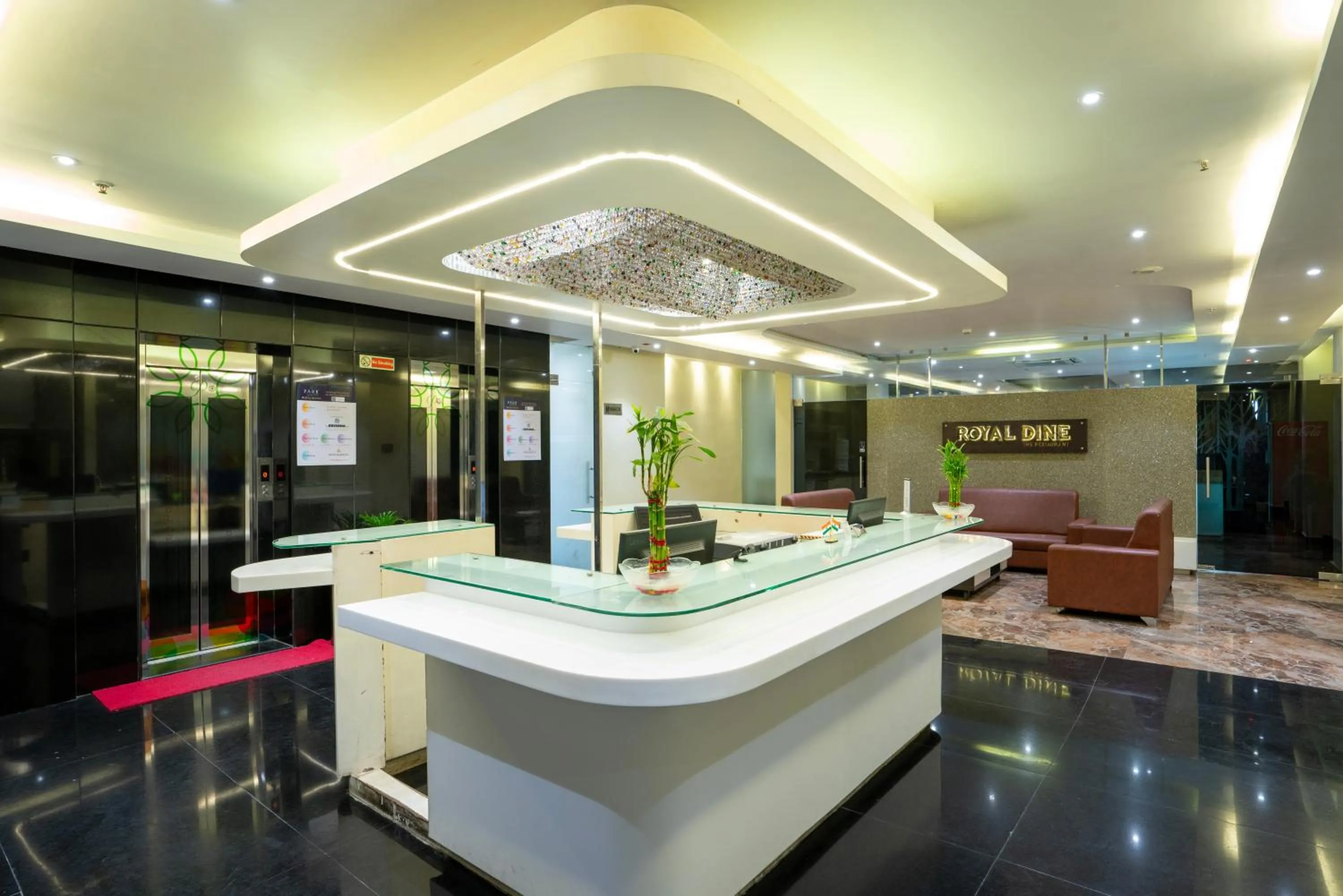 Lobby or reception in PARK SIGNATURE HOTELS - Royal Benza