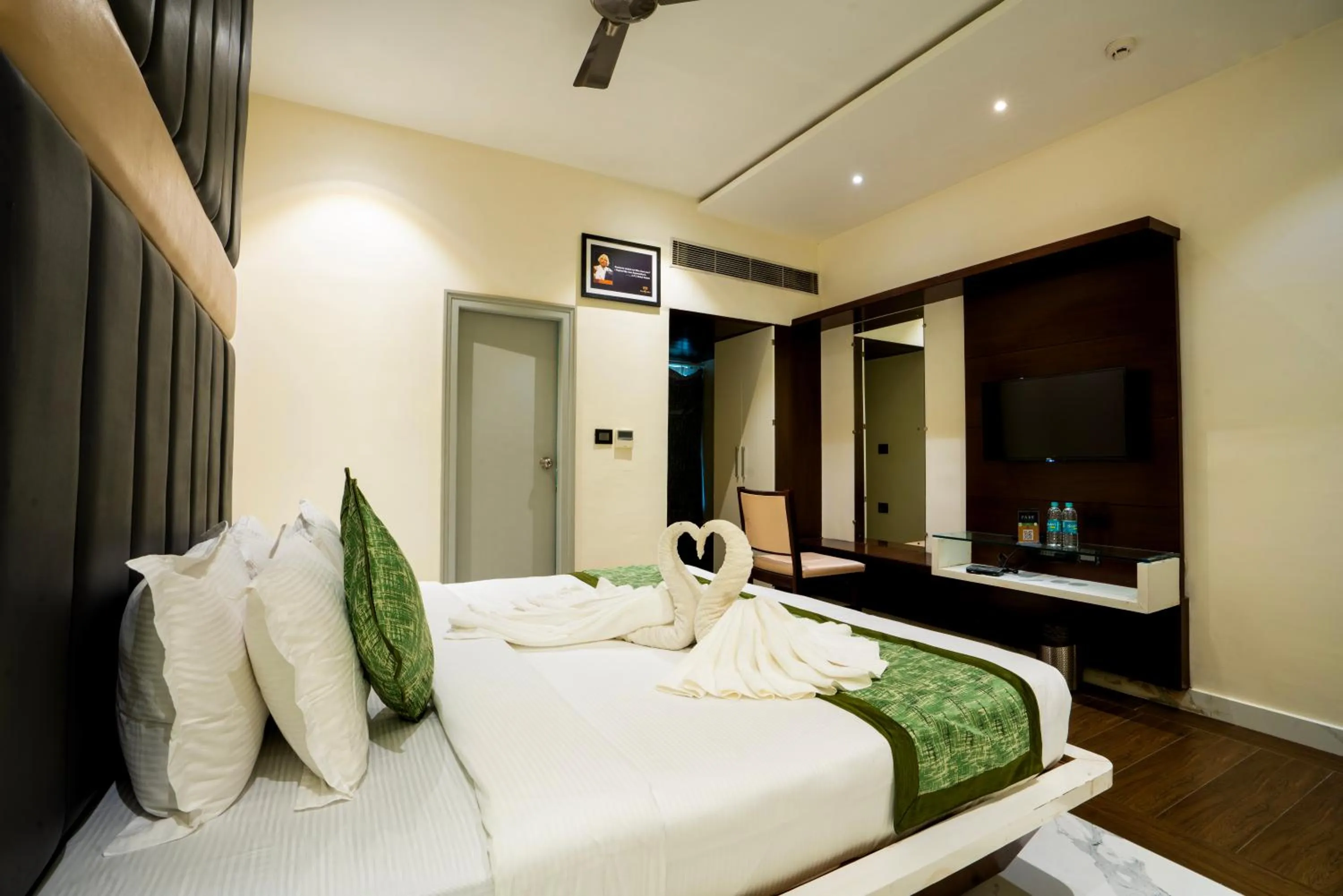 Photo of the whole room, Bed in PARK SIGNATURE HOTELS - Royal Benza