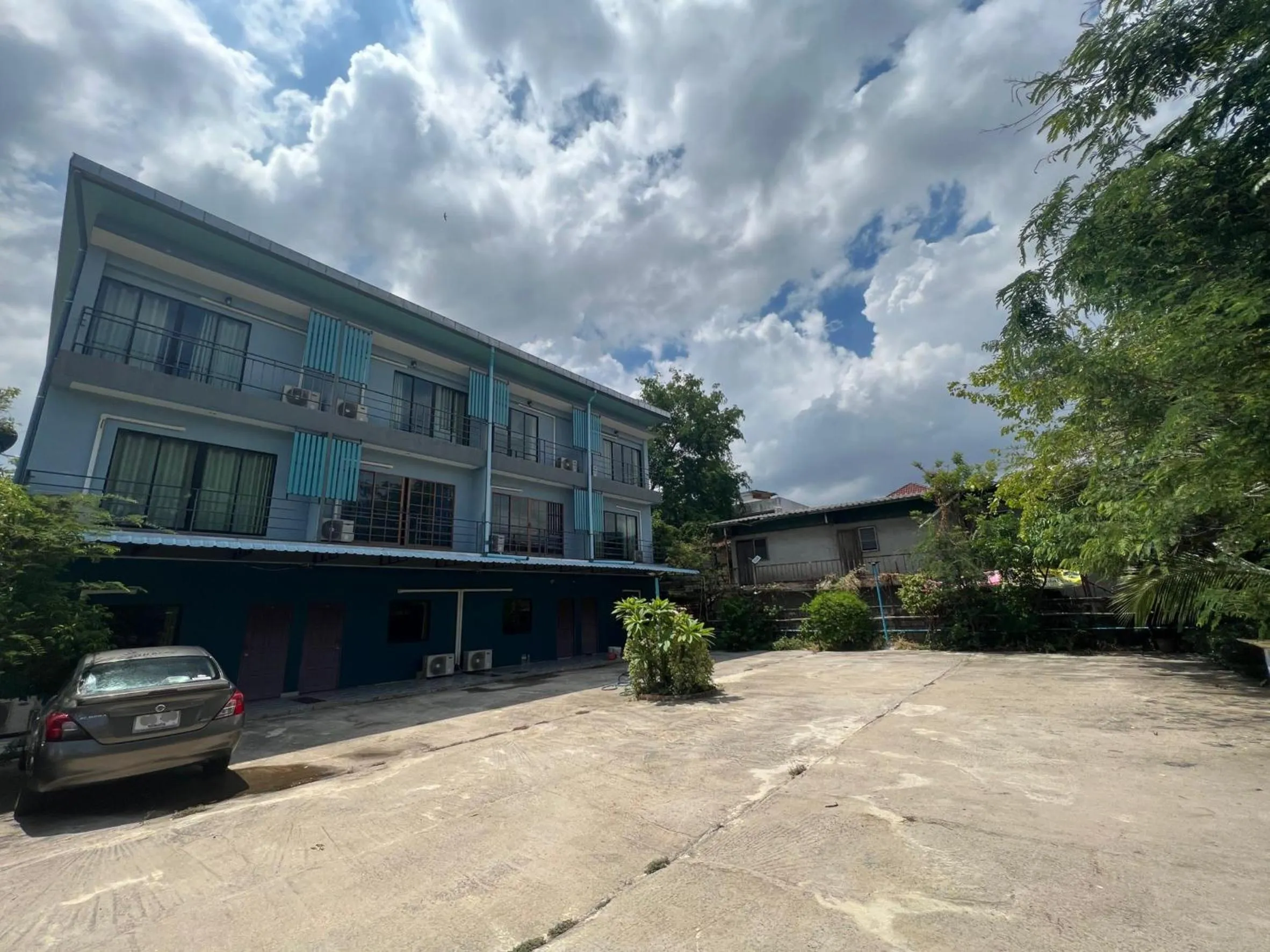 Parking in V Tharm Hotel