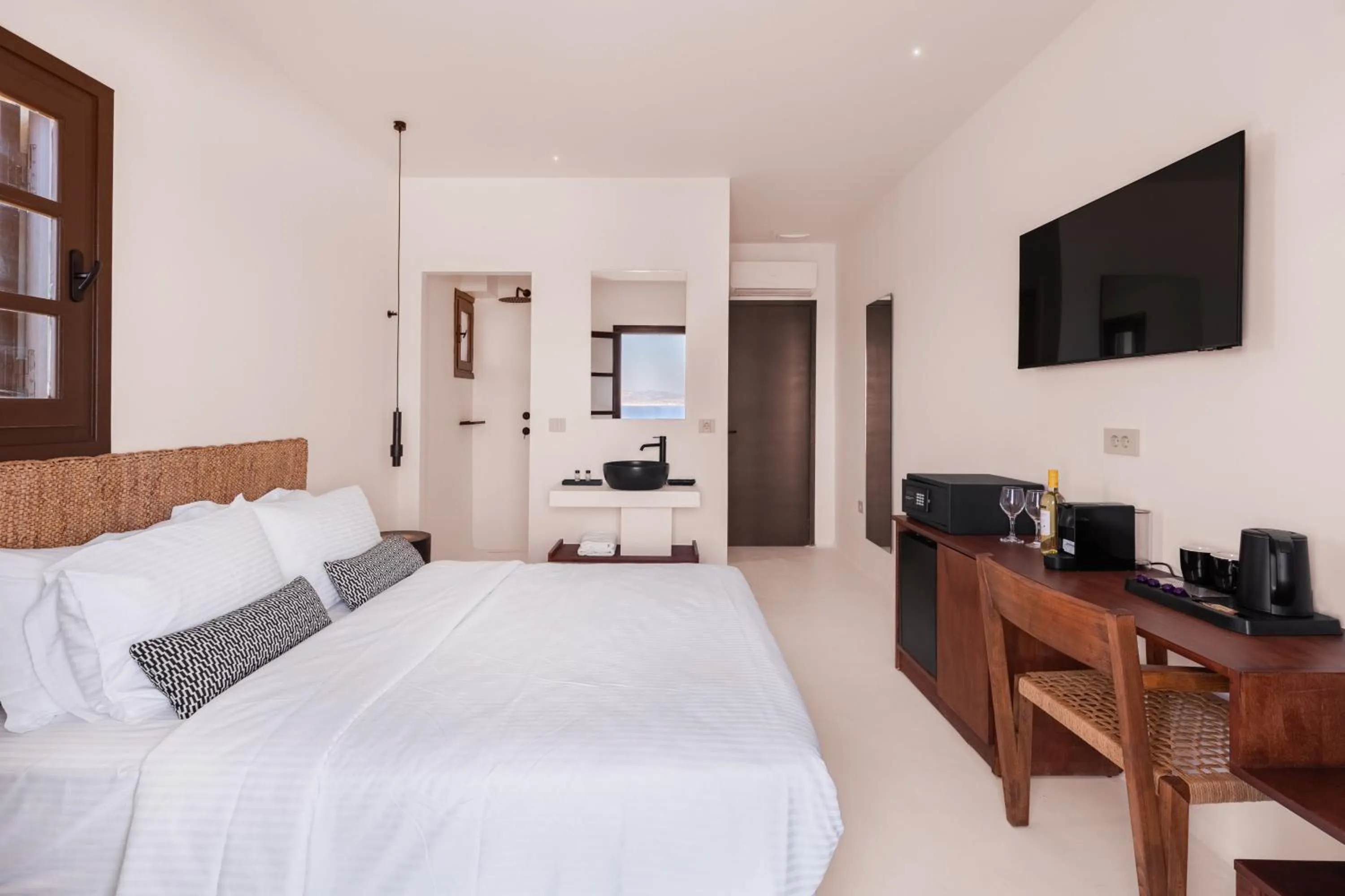 Bedroom, Bed in Akre Hotel - Designed for Adults