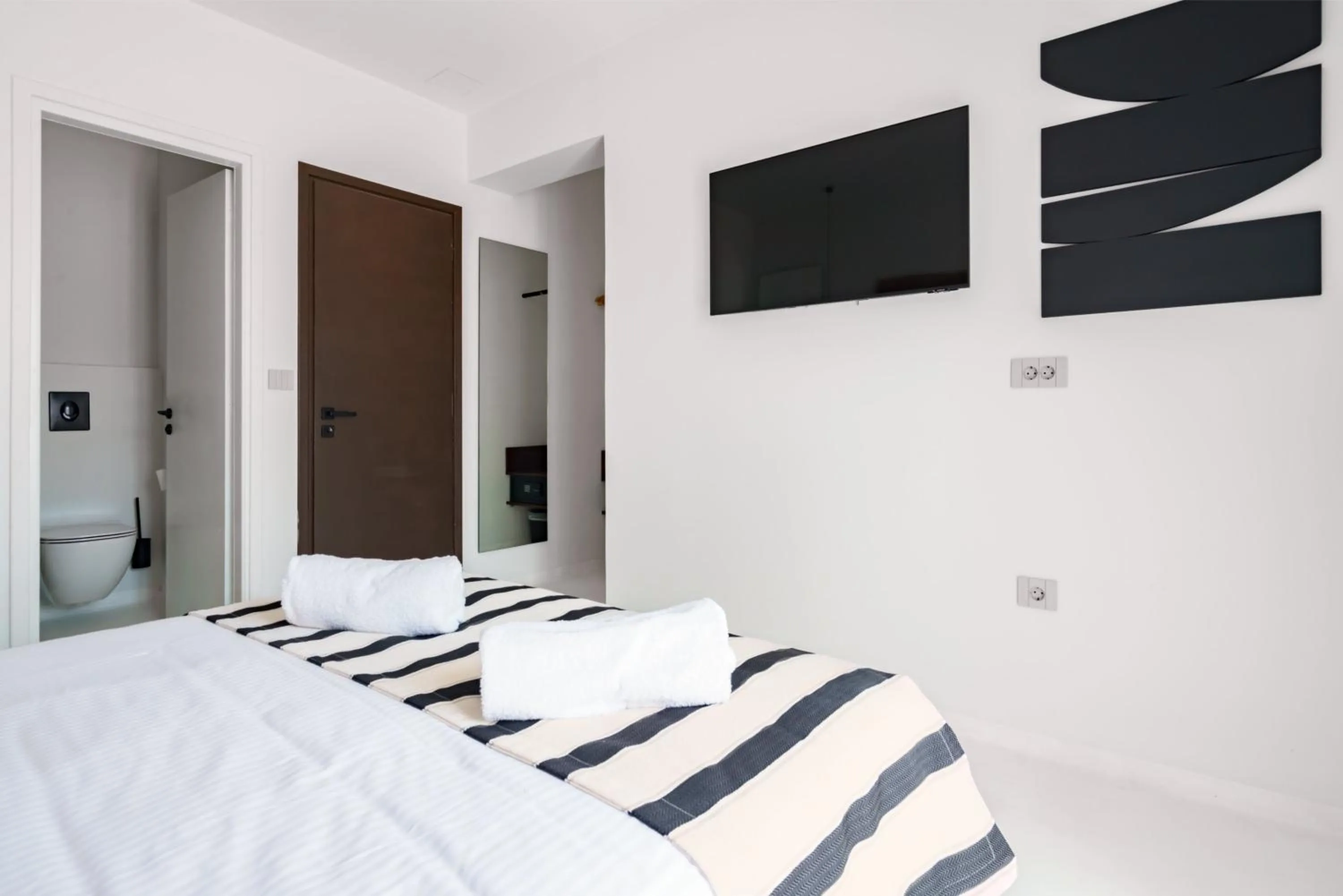 TV and multimedia, Bed in Akre Hotel - Designed for Adults