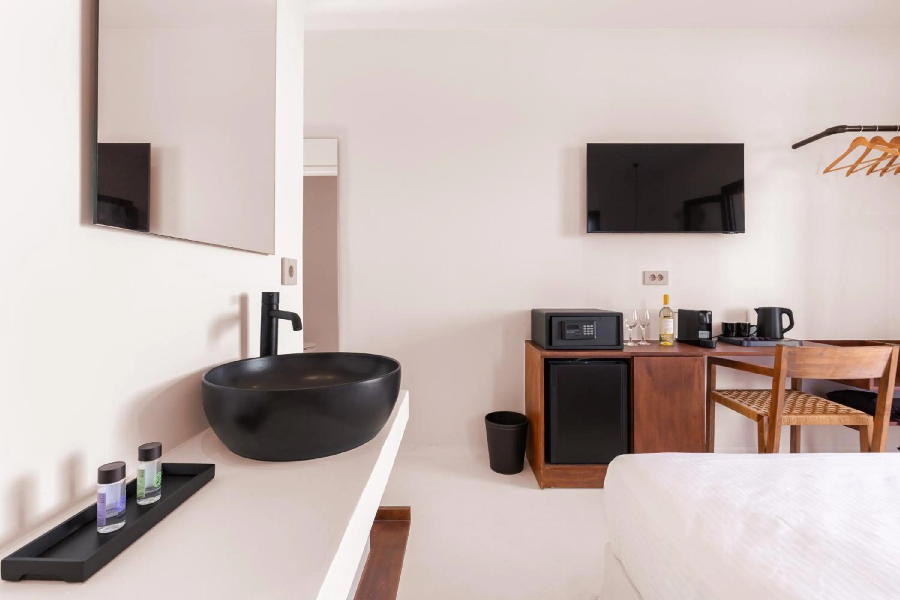 minibar, Bed in Akre Hotel - Designed for Adults