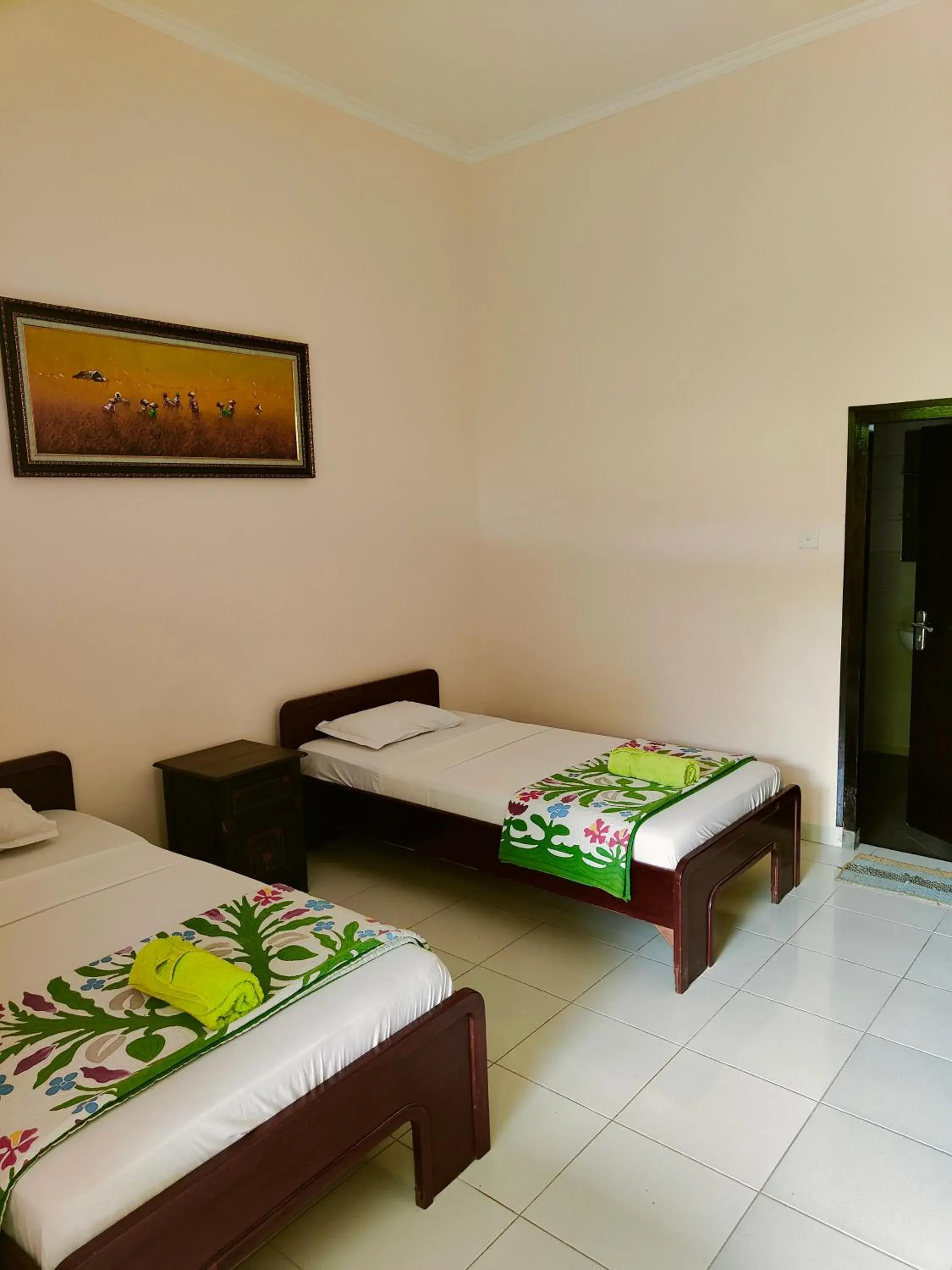 Budget Twin Room in Berlian Inn Kuta Beach Budget Twin Room in Berlian Inn Kuta Beach