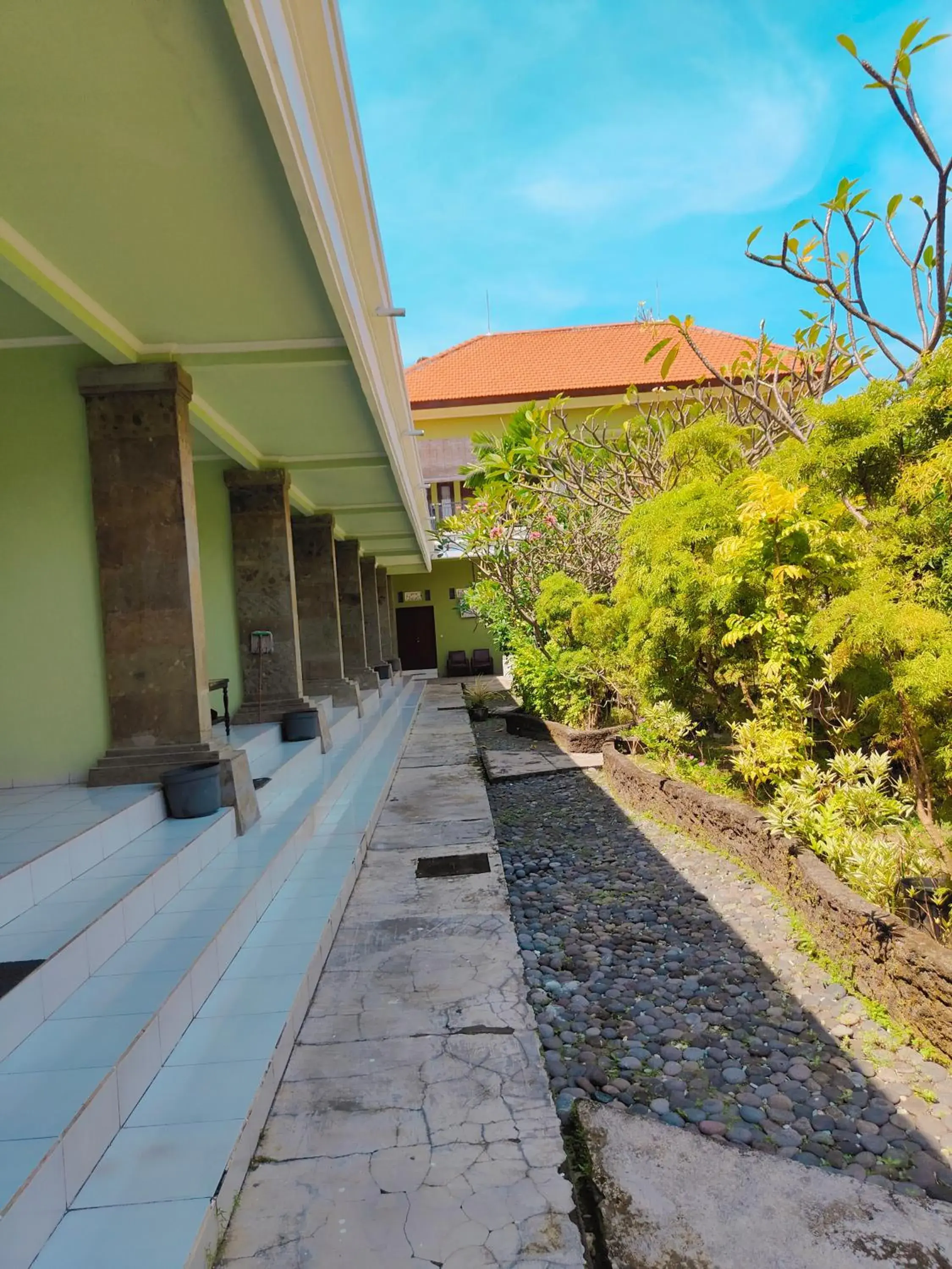 Budget Double Room in Berlian Inn Kuta Beach Budget Double Room in Berlian Inn Kuta Beach