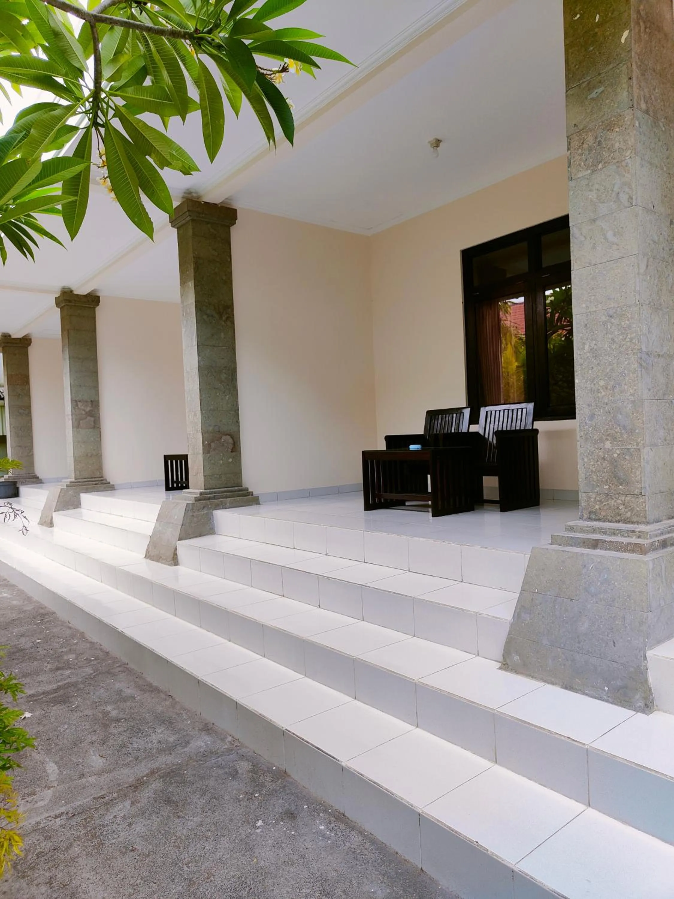 Property building in Berlian Inn Kuta Beach