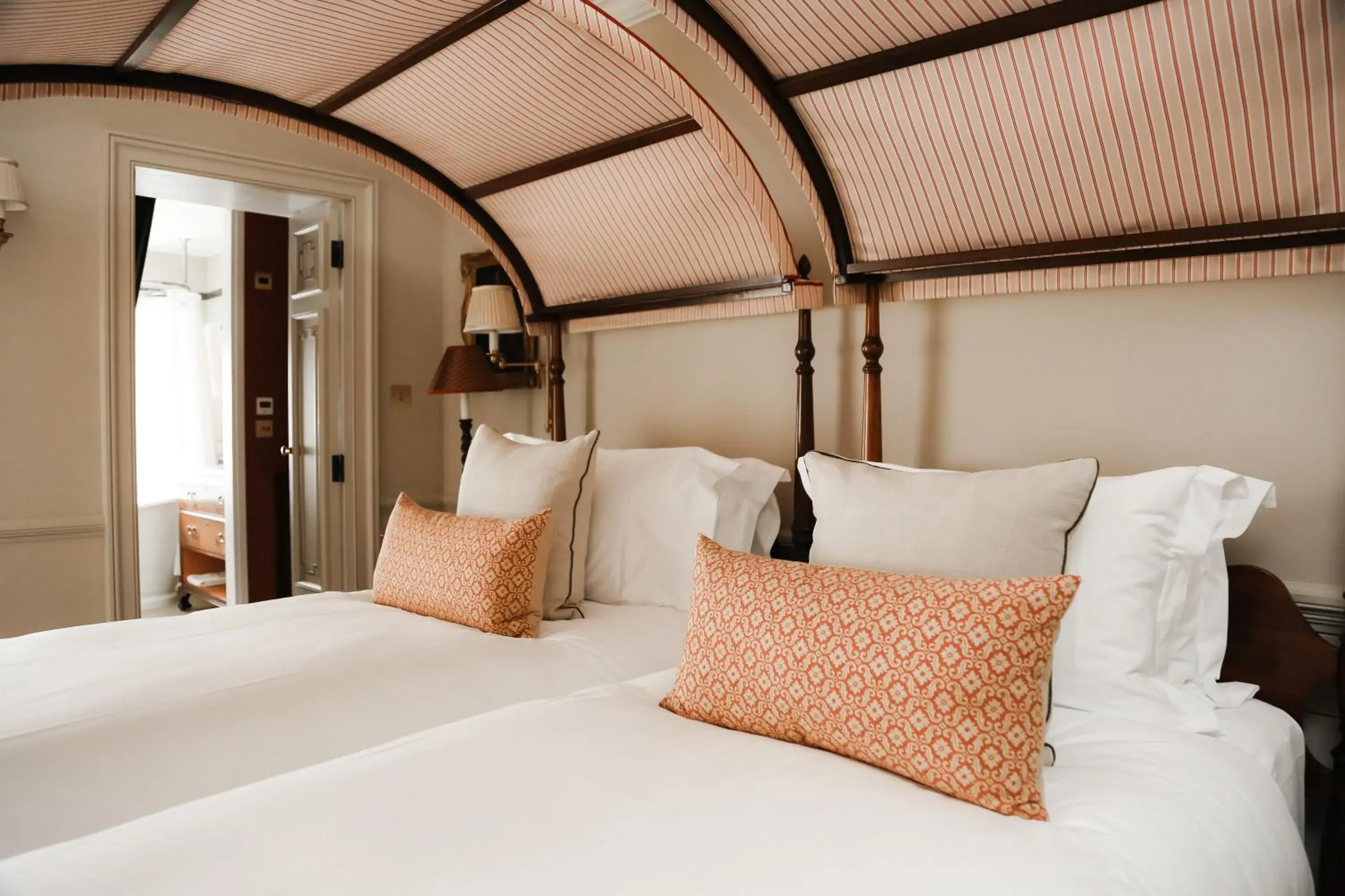 Superior Double or Twin Room in Henrys Townhouse Marylebone, London Superior Double or Twin Room in Henrys Townhouse Marylebone, London