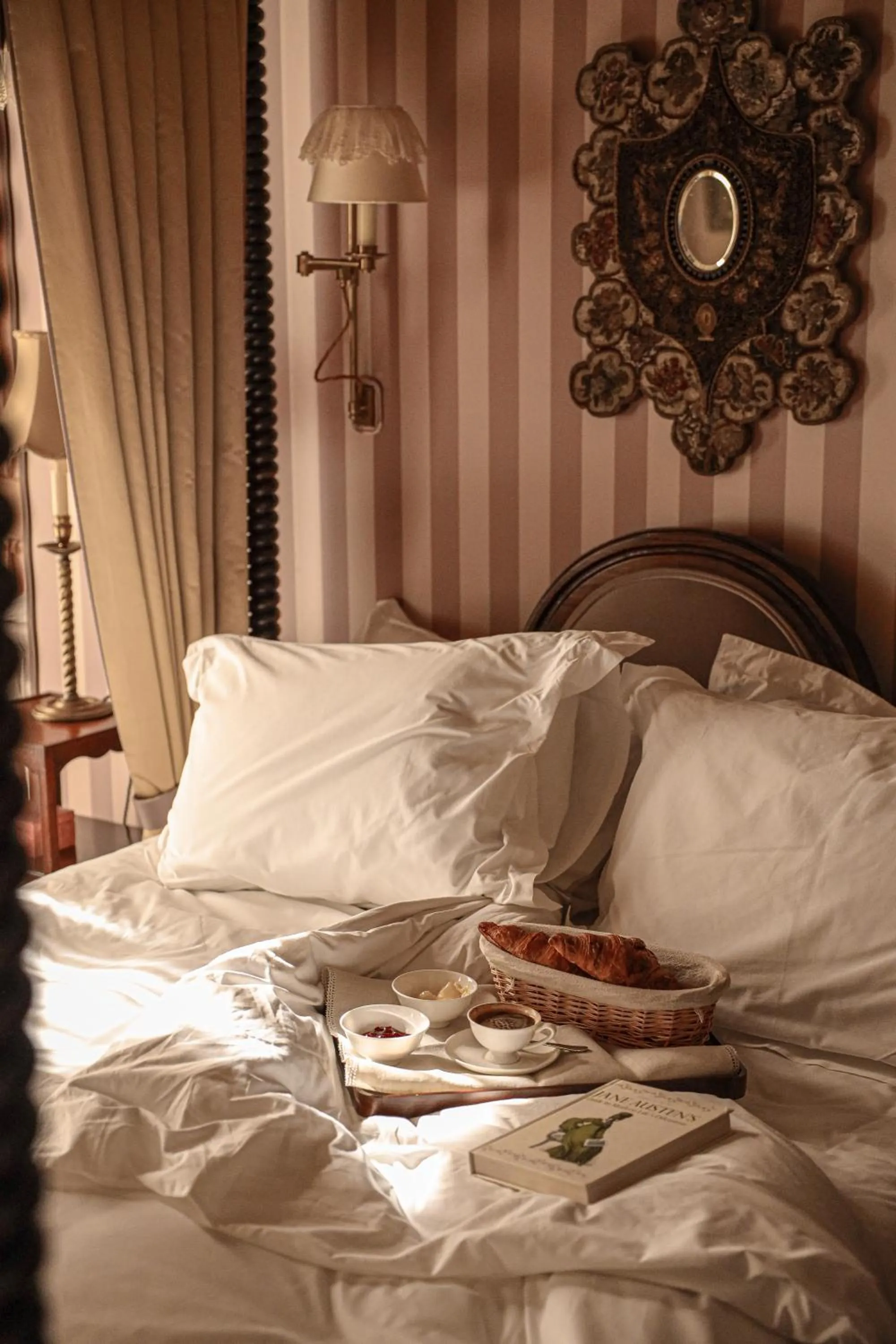 Bed in Henrys Townhouse Marylebone, London