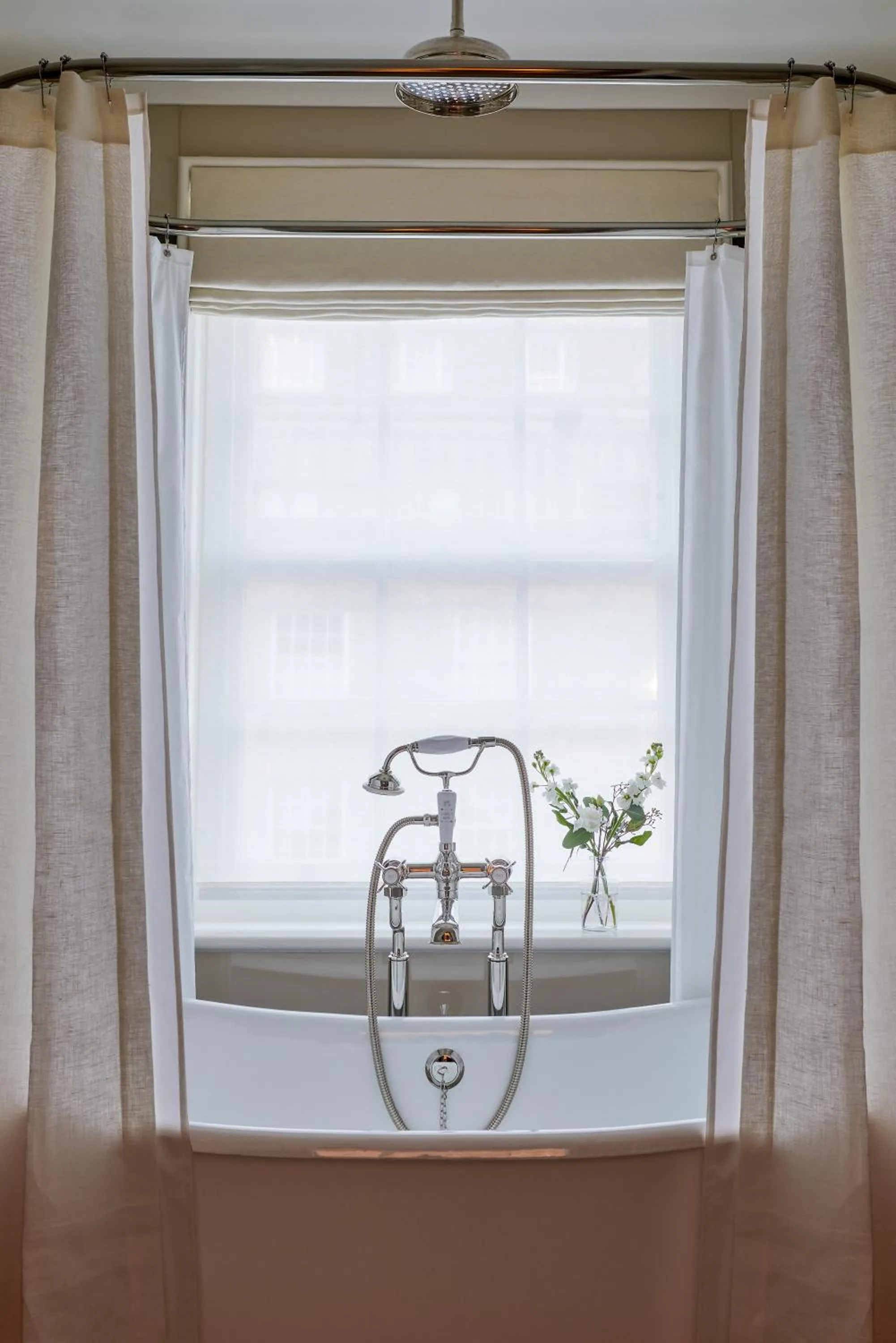 Bath in Henrys Townhouse Marylebone, London