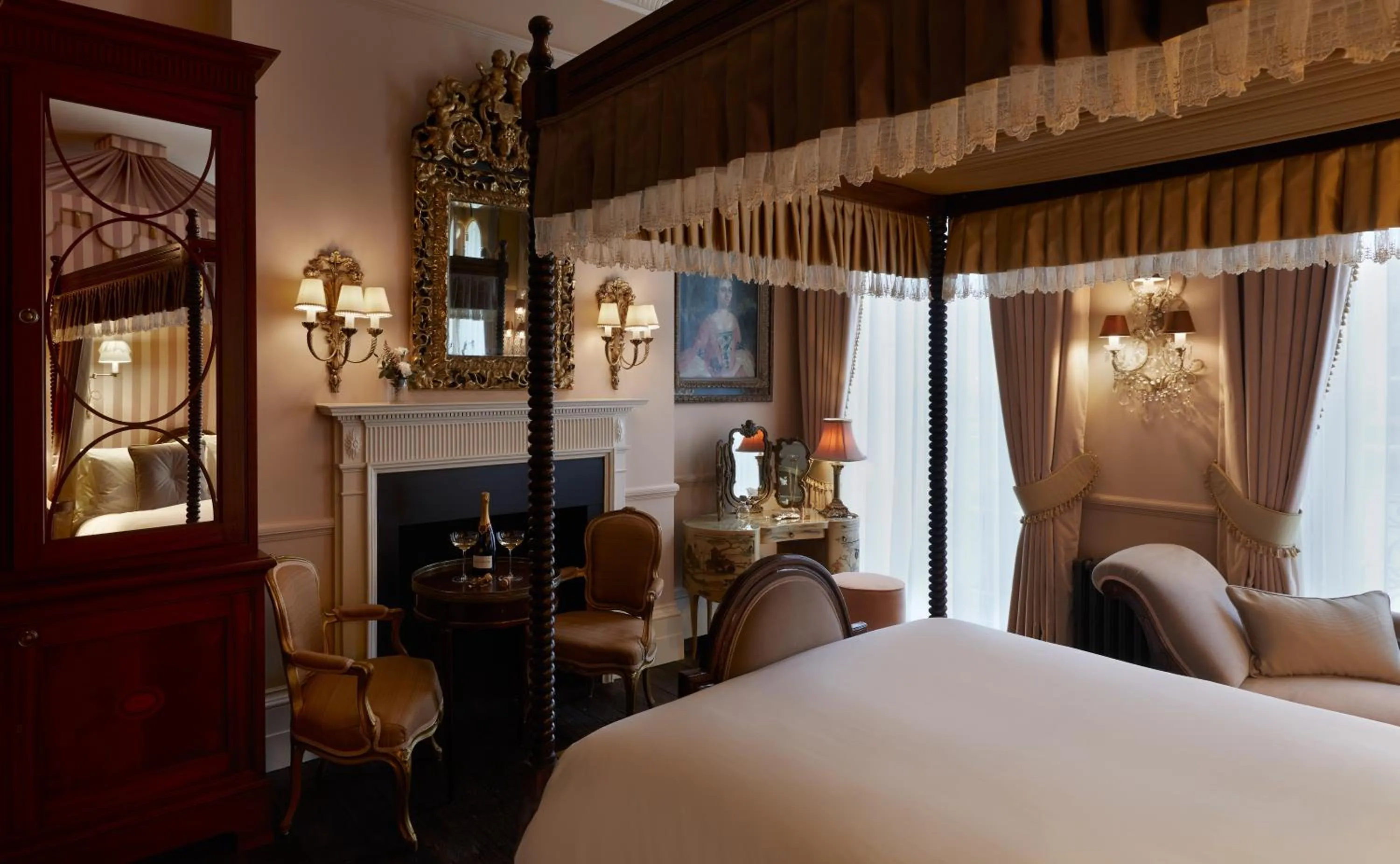 Bed in Henrys Townhouse Marylebone, London