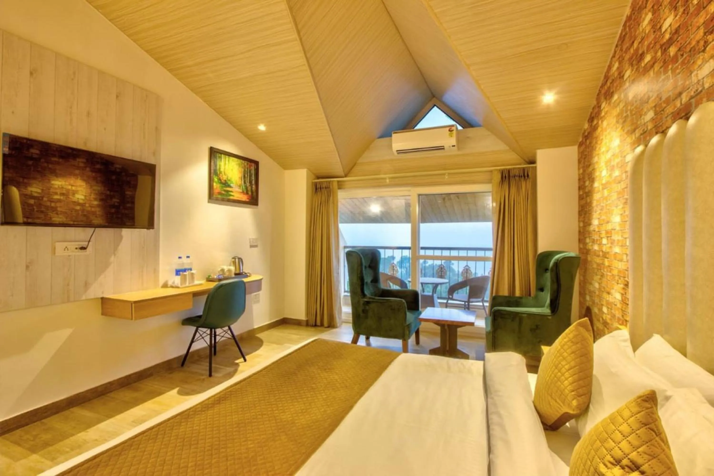 Bed in Hotel Katson Castle Dharamshala