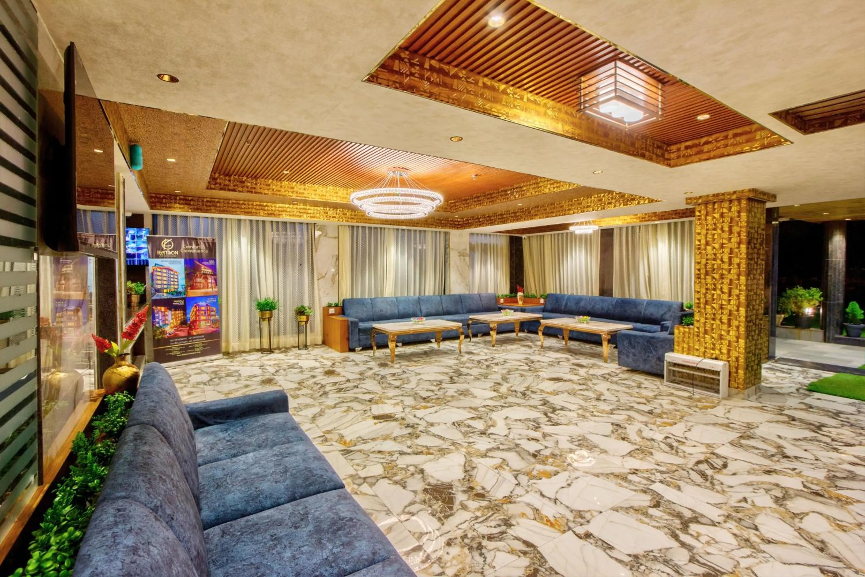 Communal lounge/ TV room in Hotel Katson Castle Dharamshala