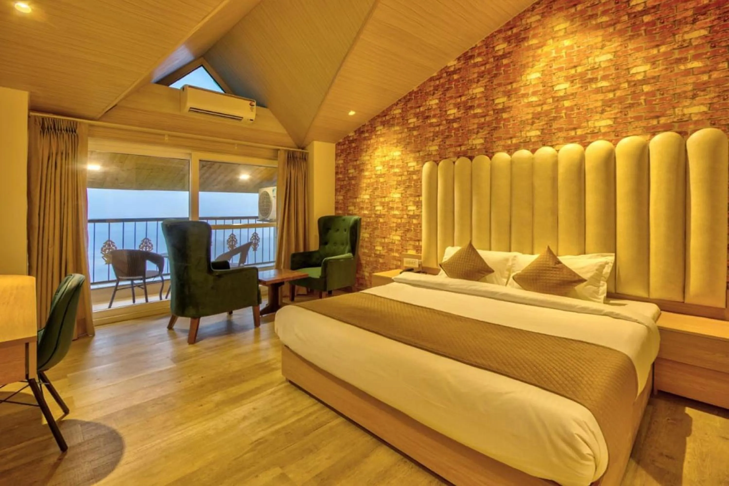 Bed in Hotel Katson Castle Dharamshala