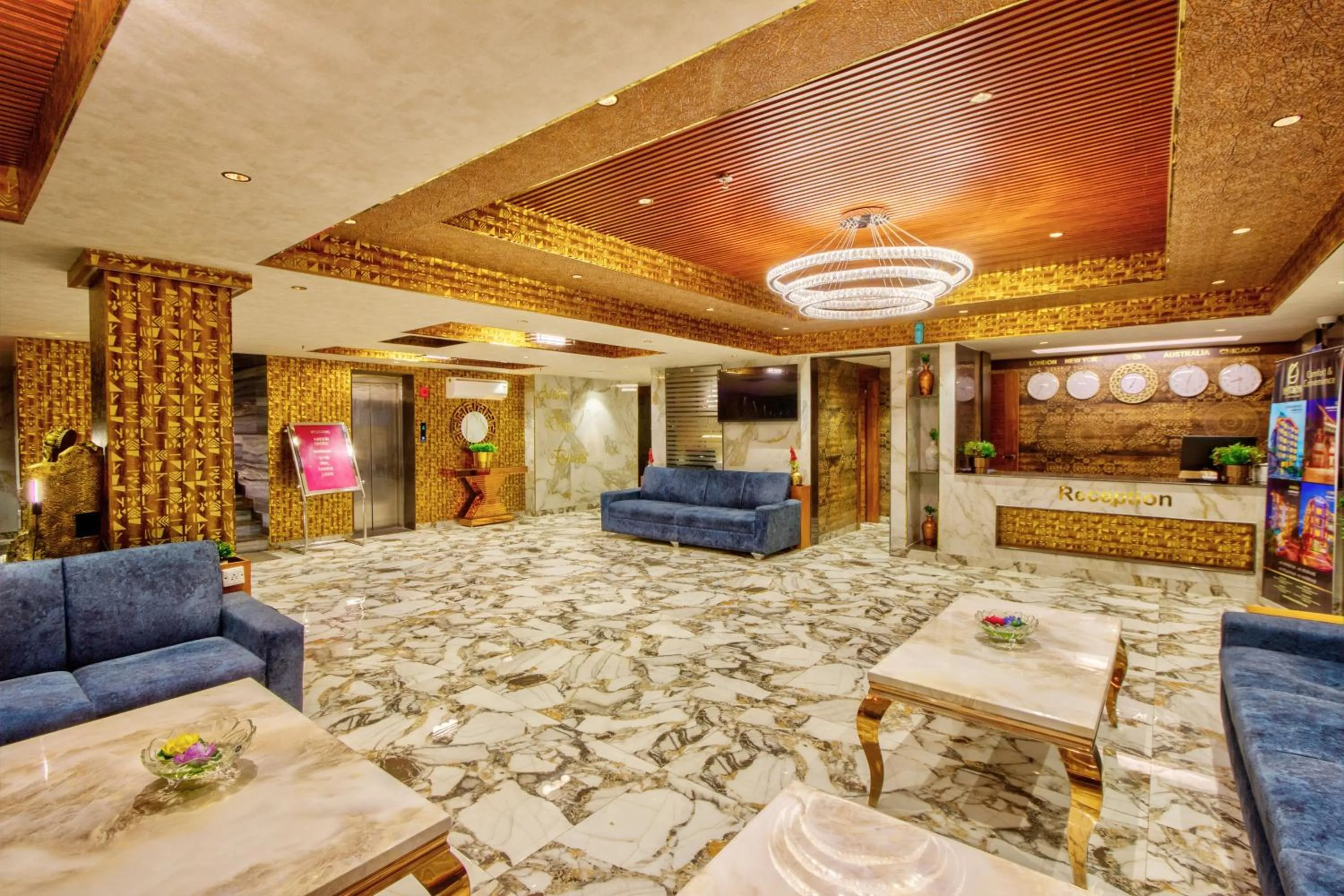 Communal lounge/ TV room in Hotel Katson Castle Dharamshala