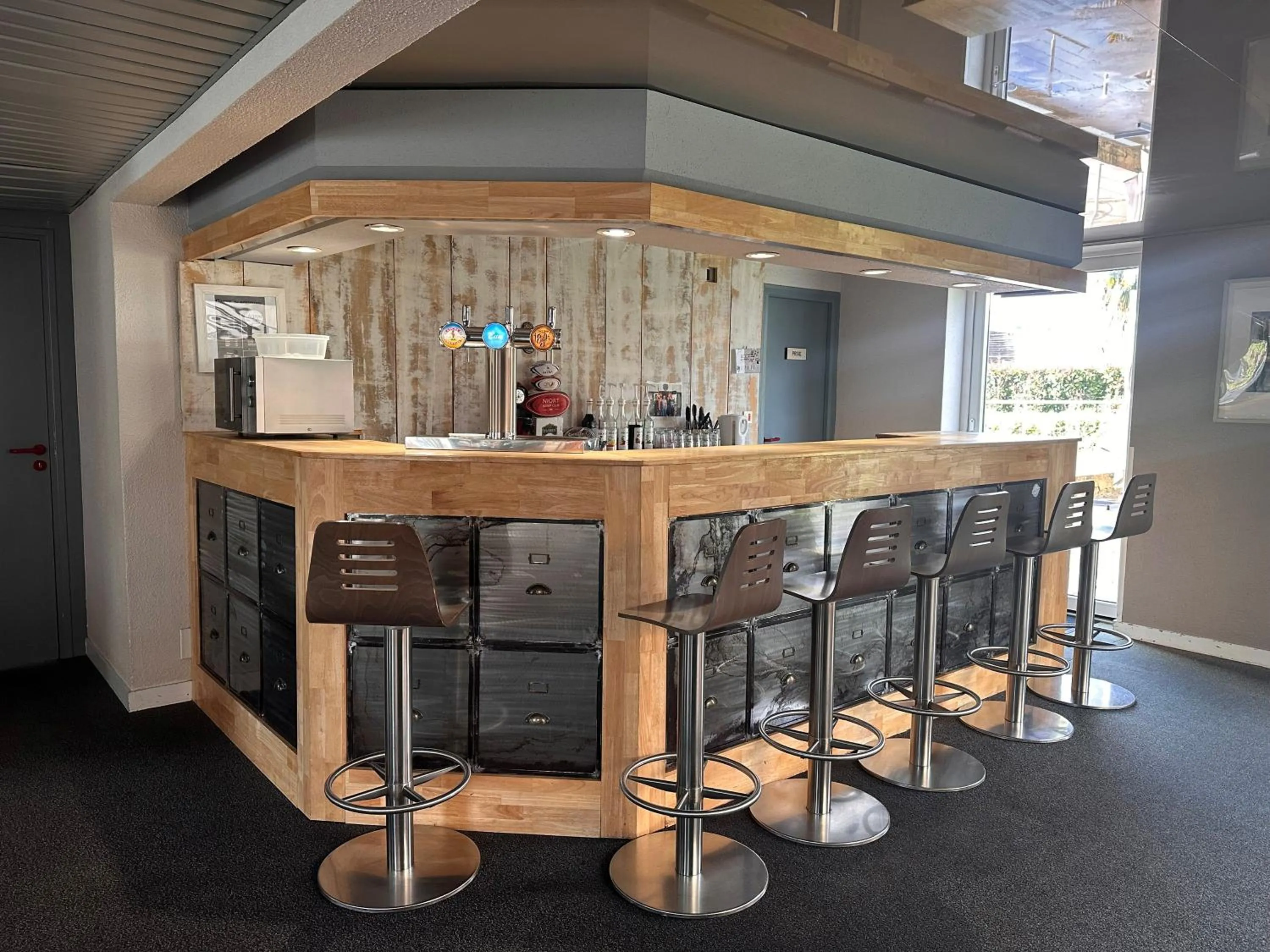 Lounge or bar in Agape Hotel Niort- Bessines