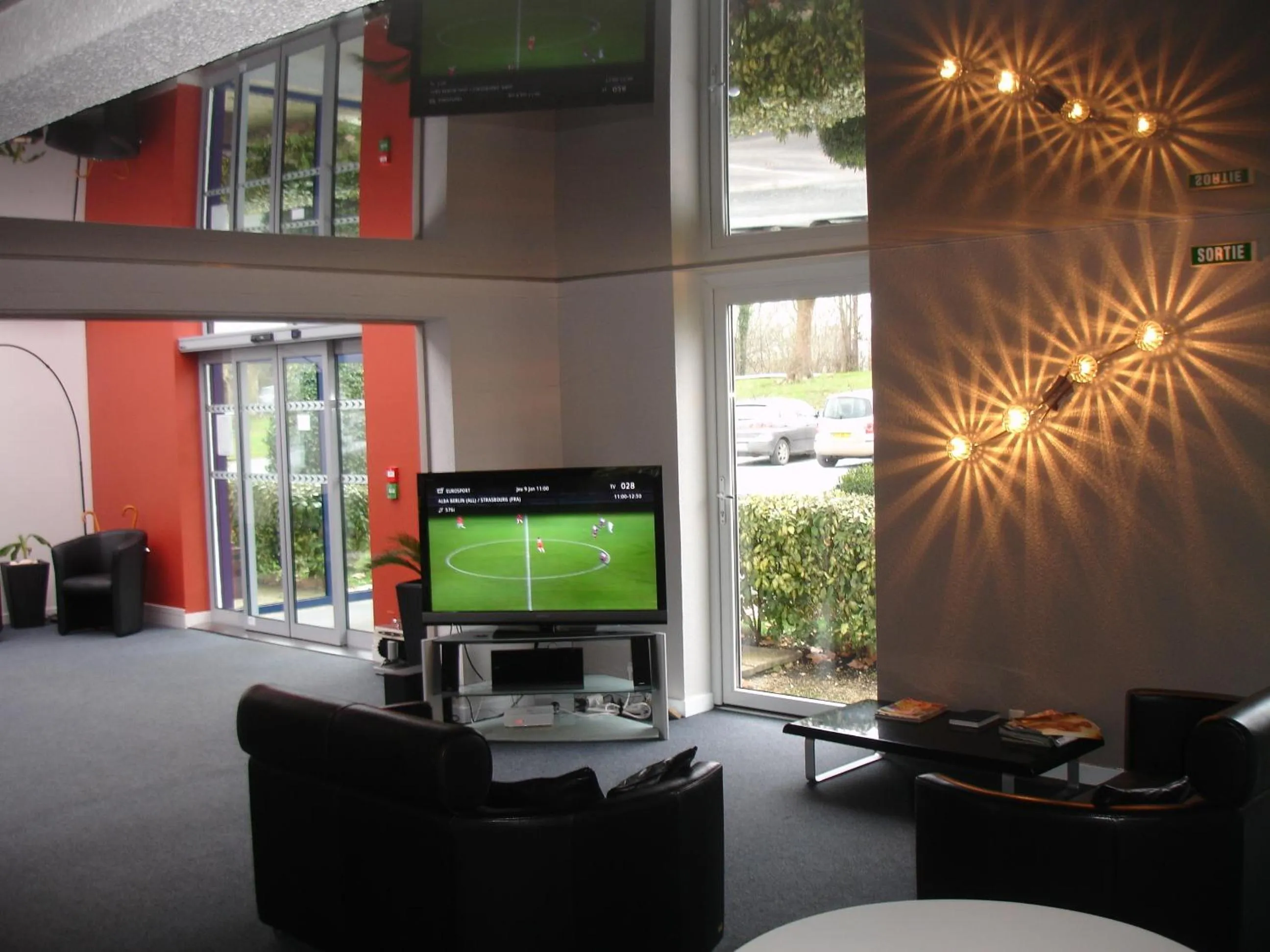 TV and multimedia in Agape Hotel Niort- Bessines