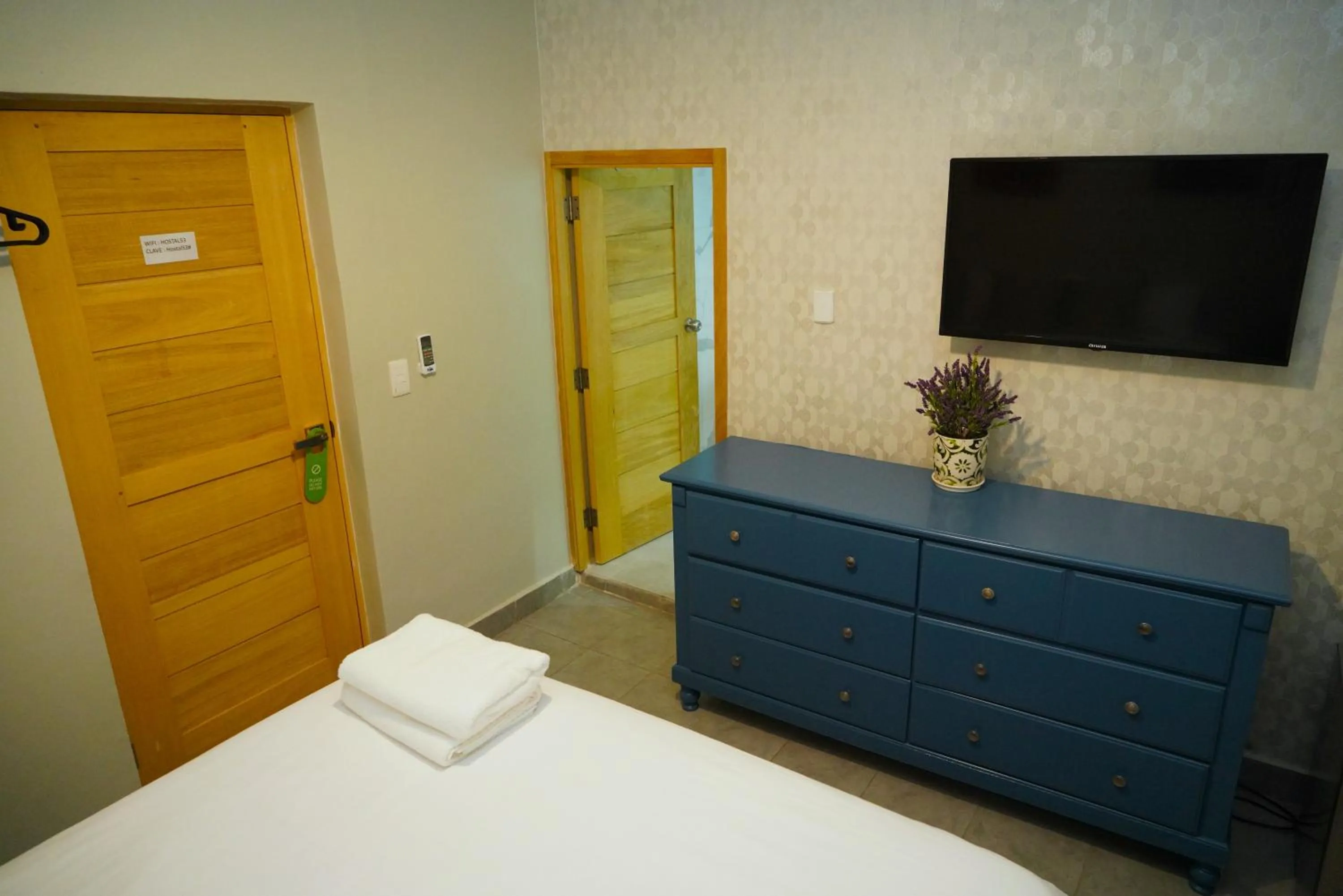 TV and multimedia, Bed in Hostal 53 Boutique Santo Domingo