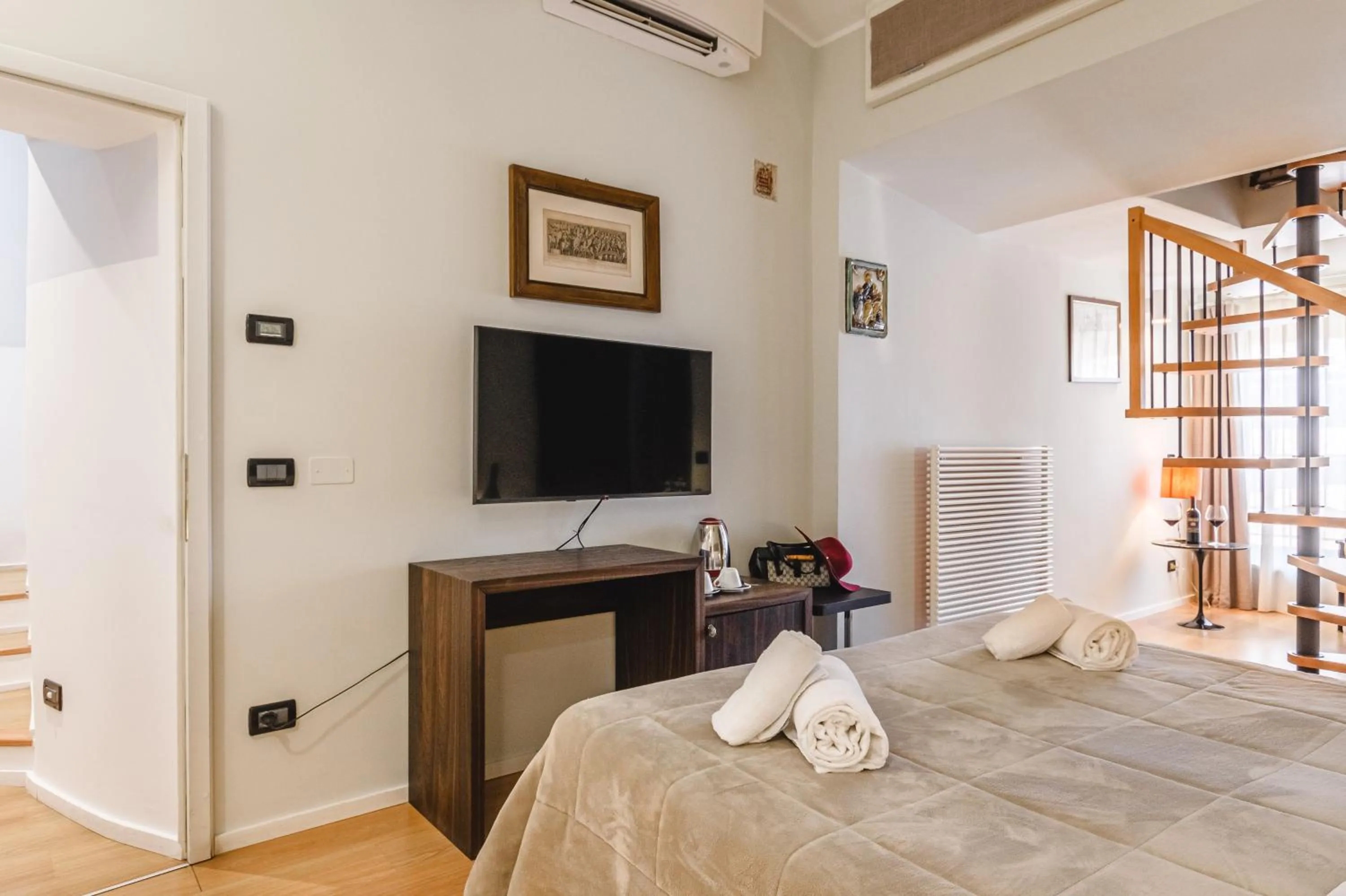 Photo of the whole room, Bed in Il Battistero Siena Residenza d'Epoca