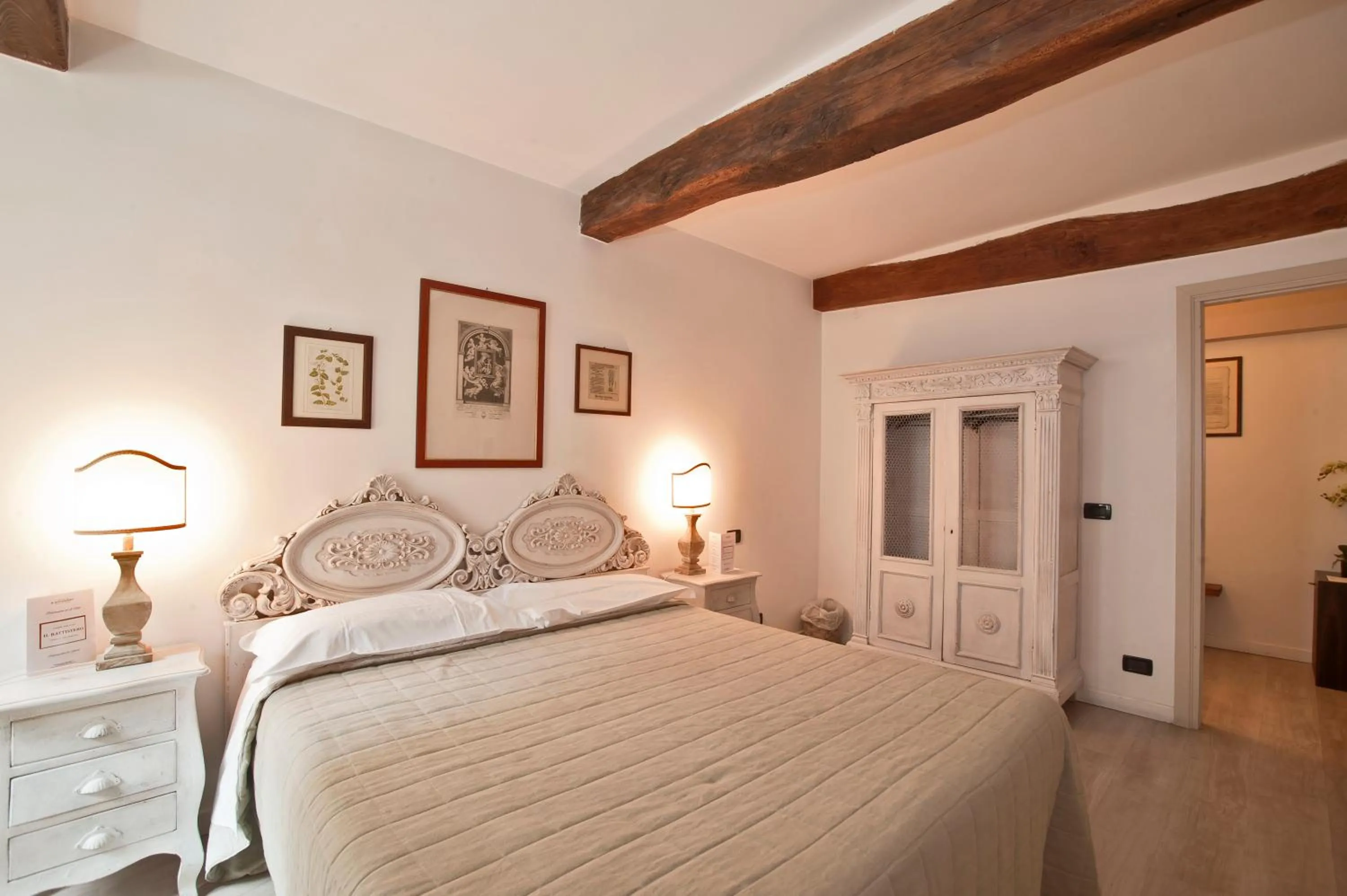 Photo of the whole room, Bed in Il Battistero Siena Residenza d'Epoca