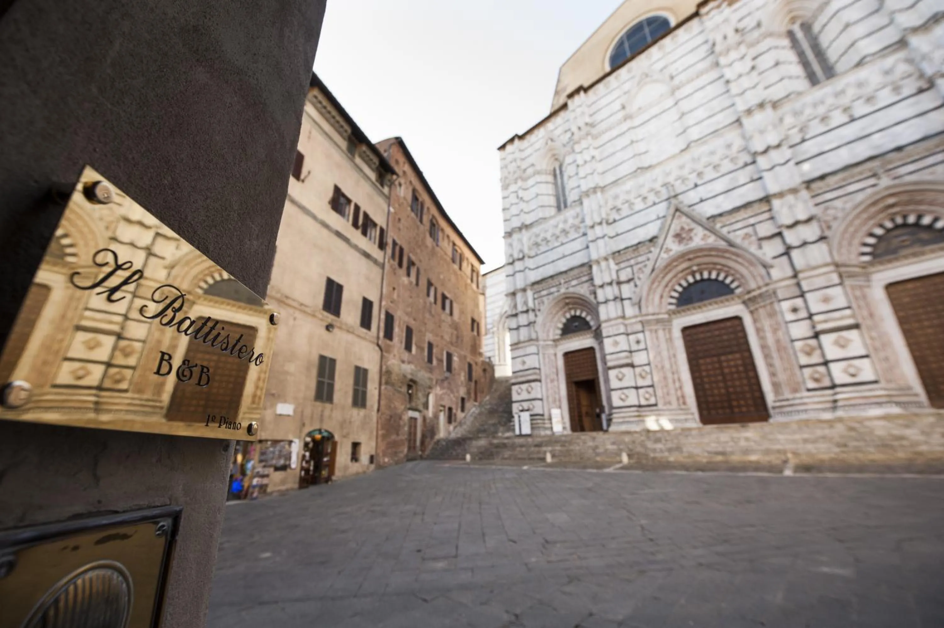 Facade/entrance in Il Battistero Siena Residenza d'Epoca