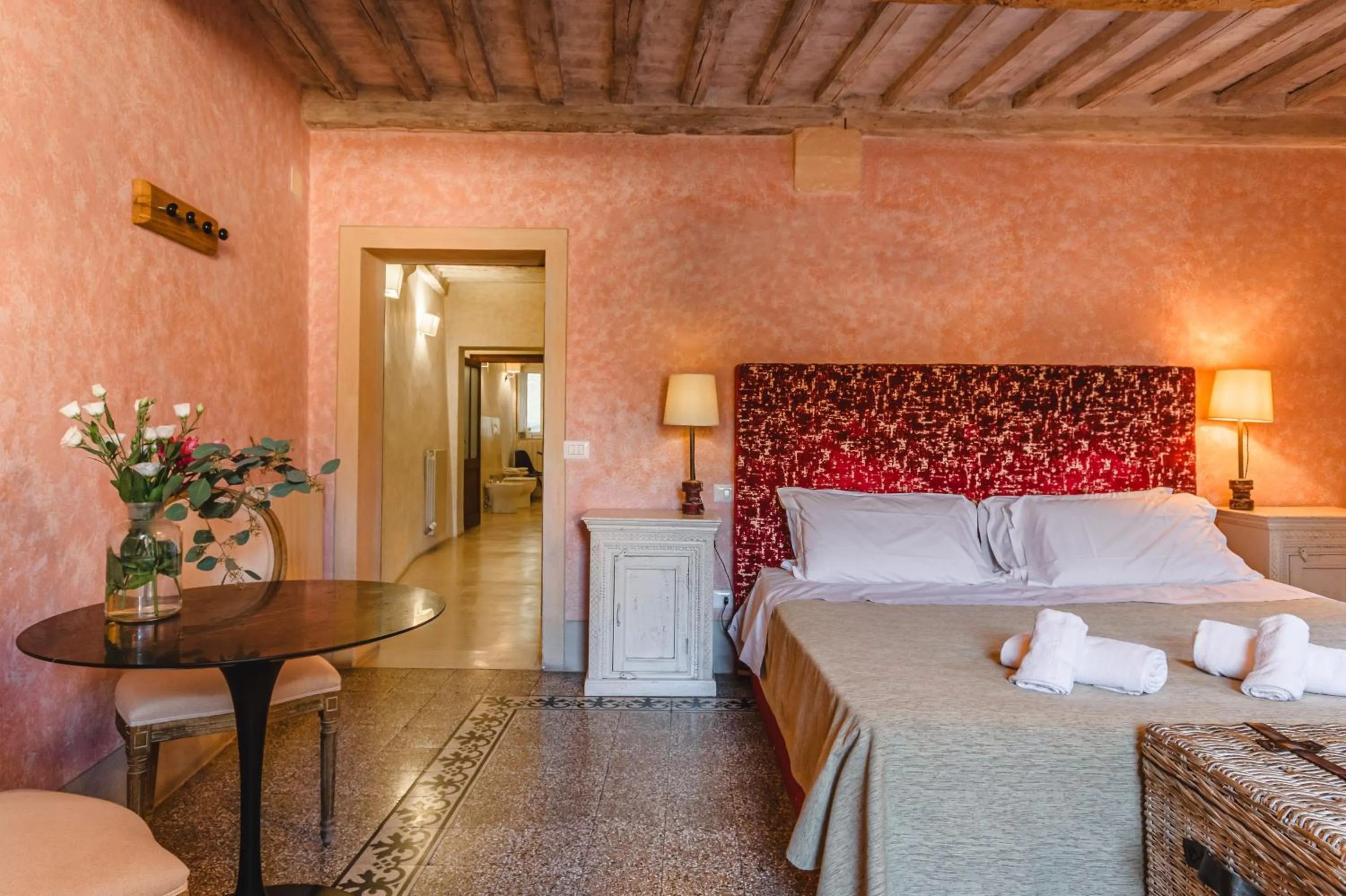 Photo of the whole room, Bed in Il Battistero Siena Residenza d'Epoca