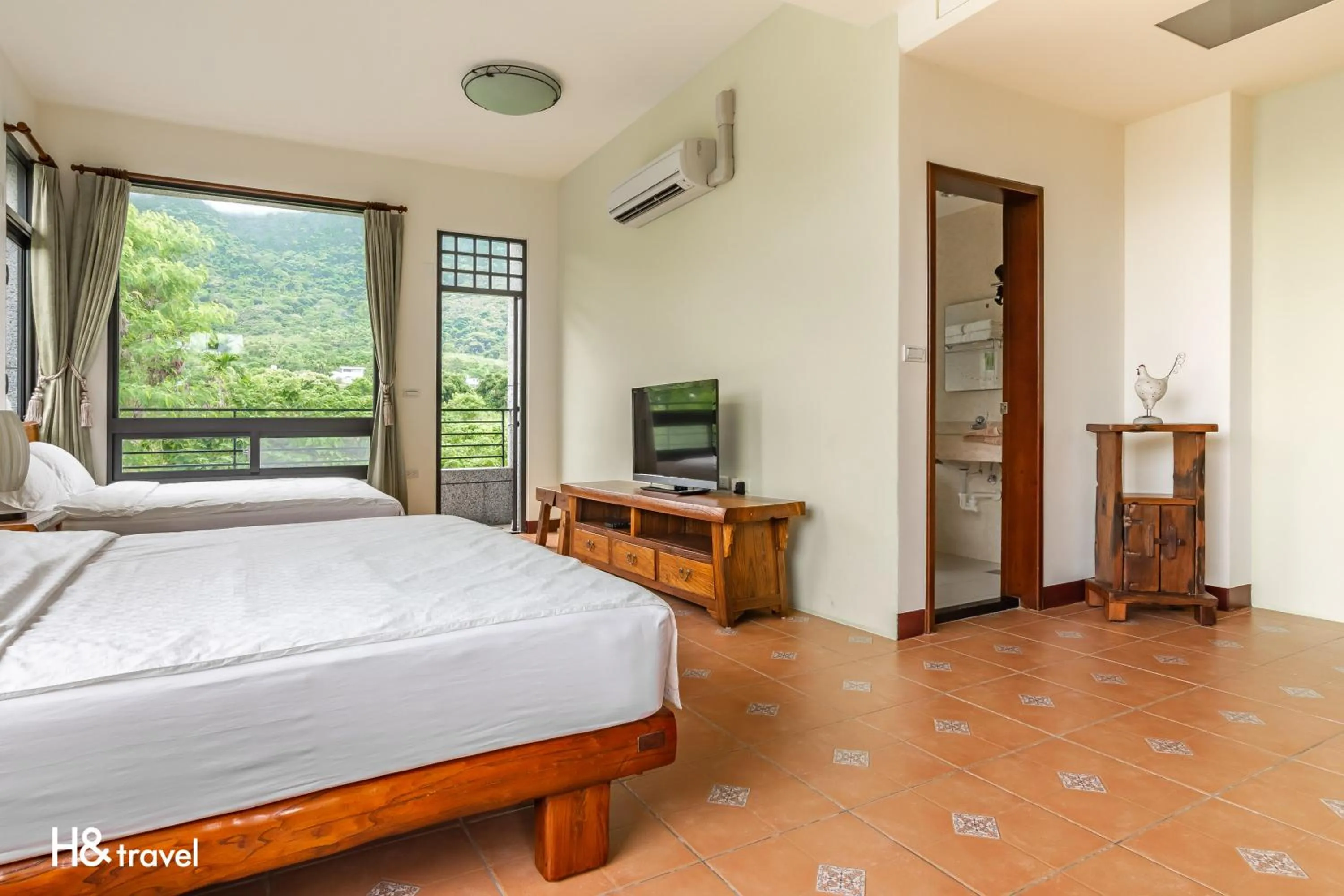 Decorative detail, Bed in Qian B&B