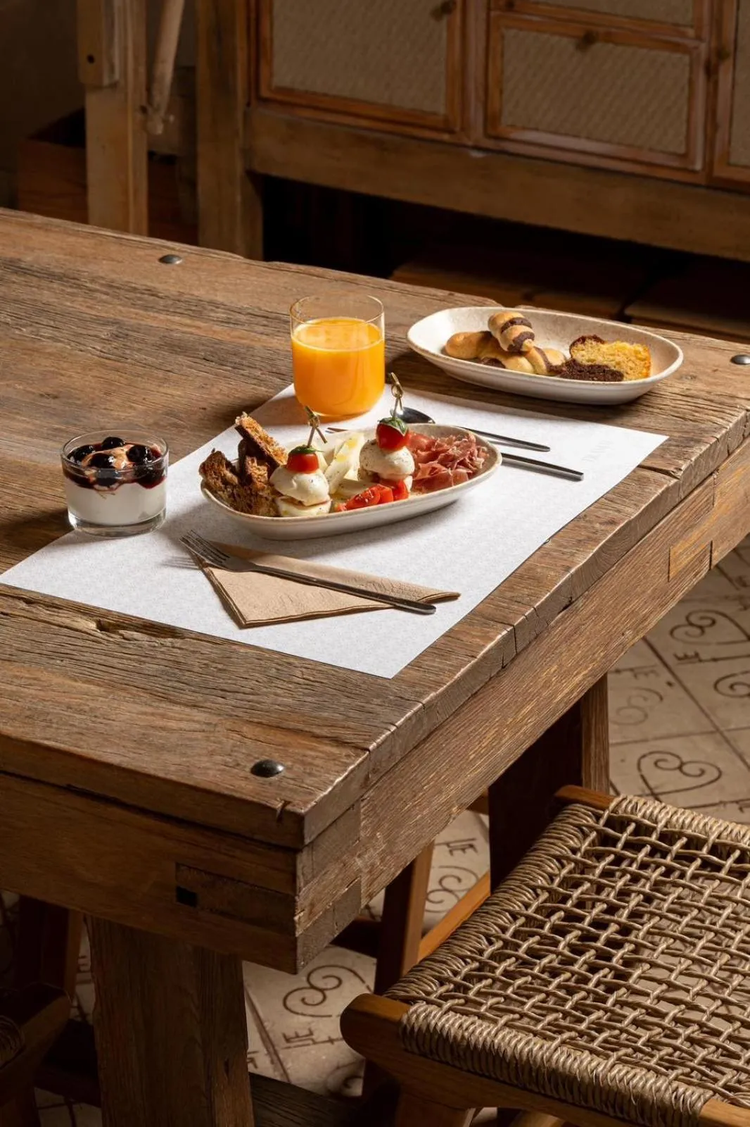 Restaurant/places to eat in Eramai