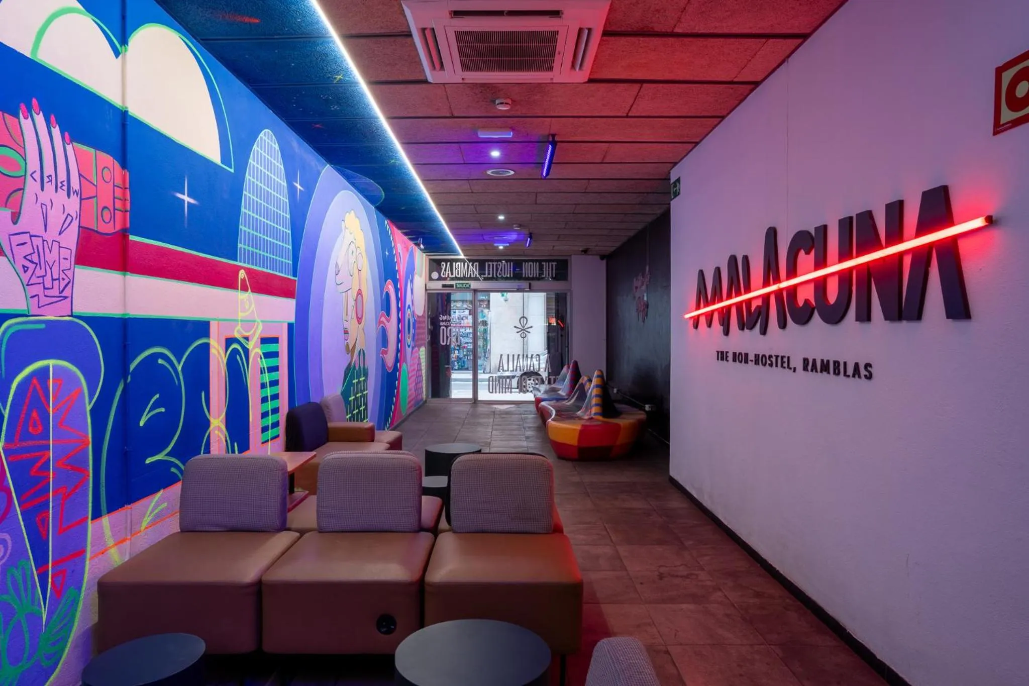 Facade/entrance in Ideal Youth Hostel