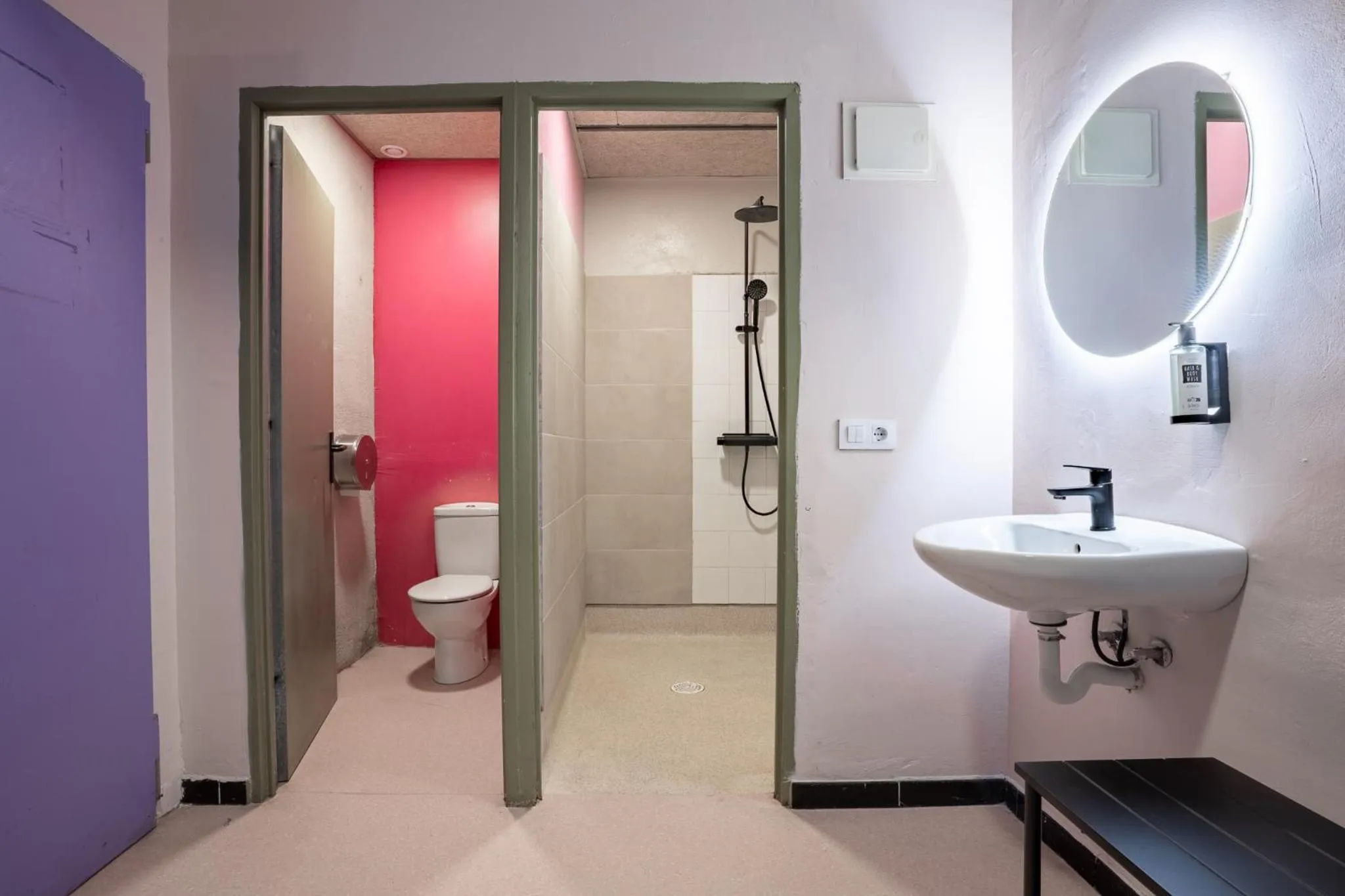 Bathroom in Ideal Youth Hostel