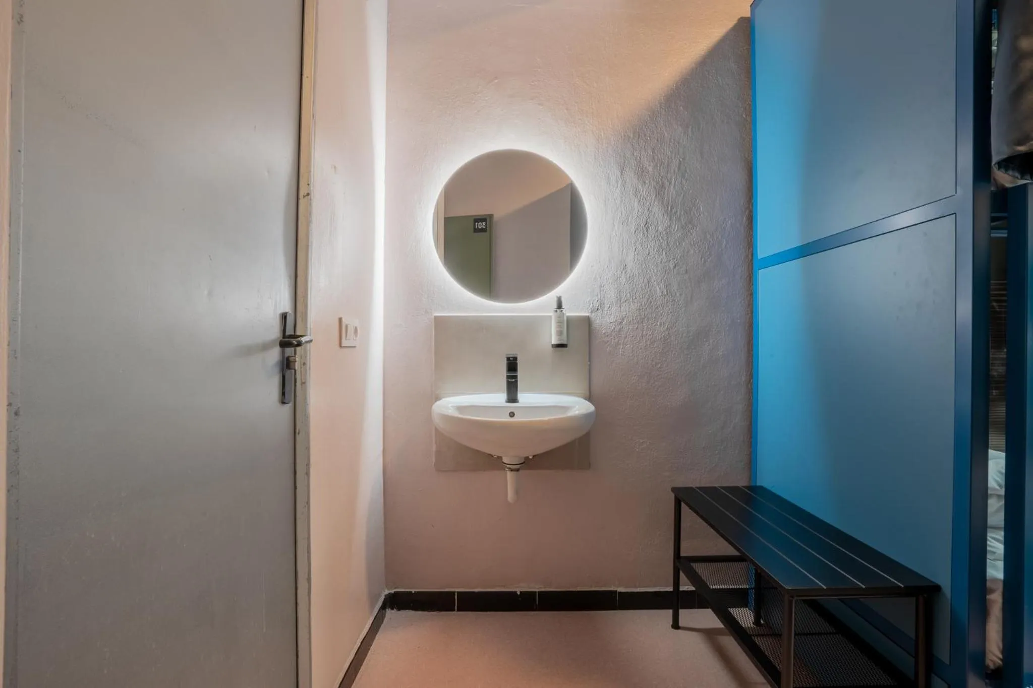 Shower in Ideal Youth Hostel