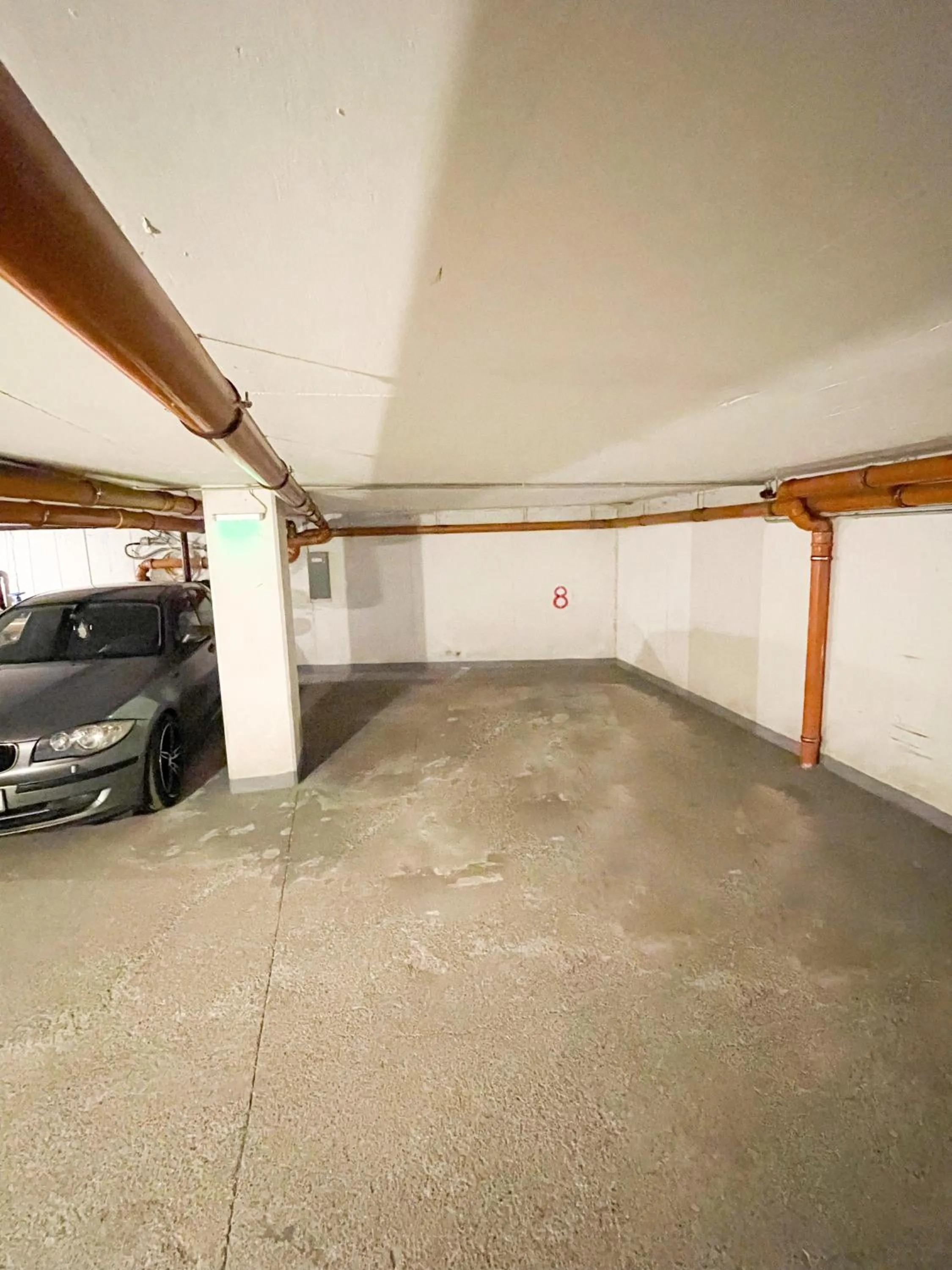 Parking in The Spot with Green Chair - cozy space near Danube
