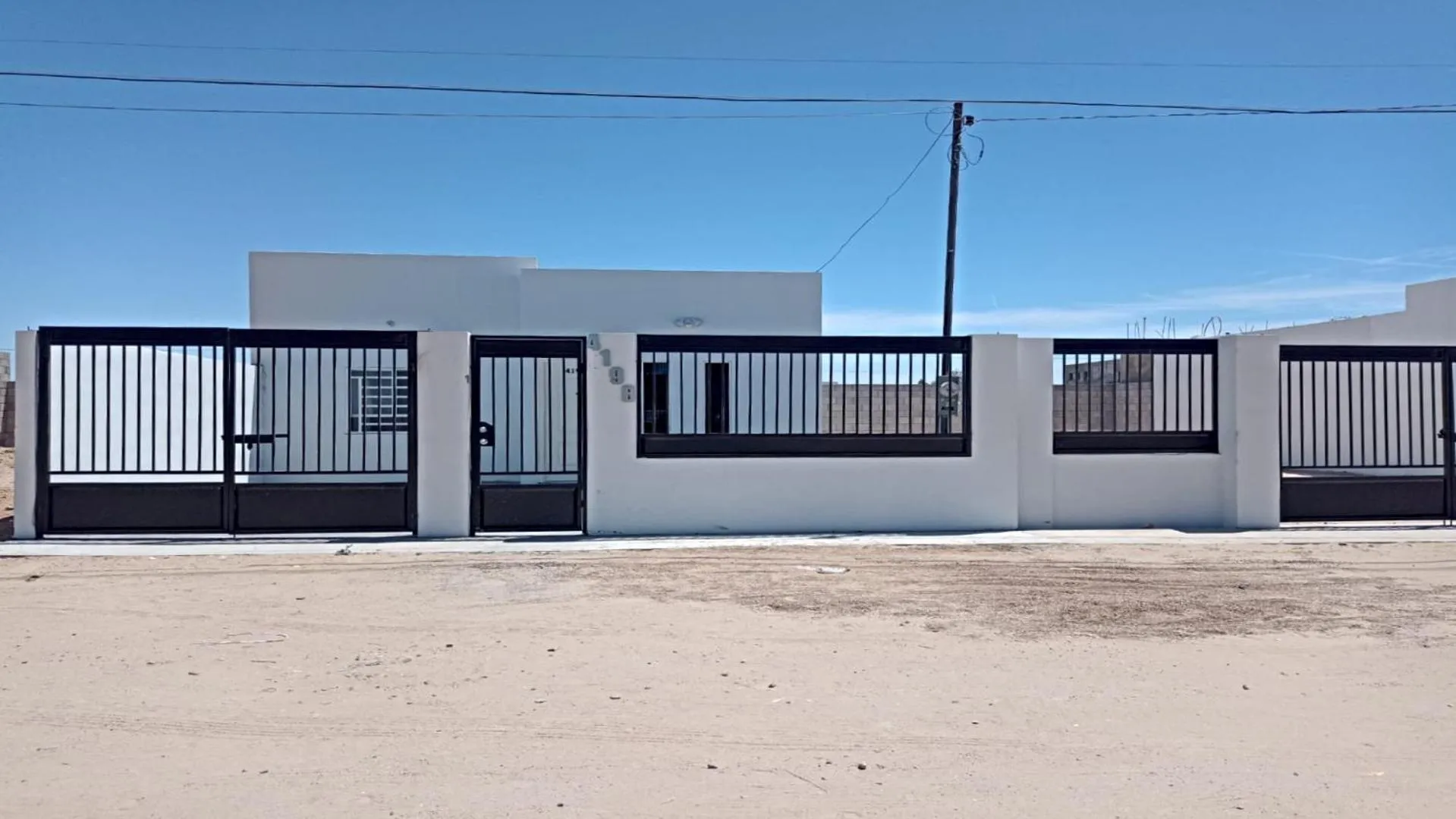 Facade/entrance in Brand New Sedona House by Kivoya