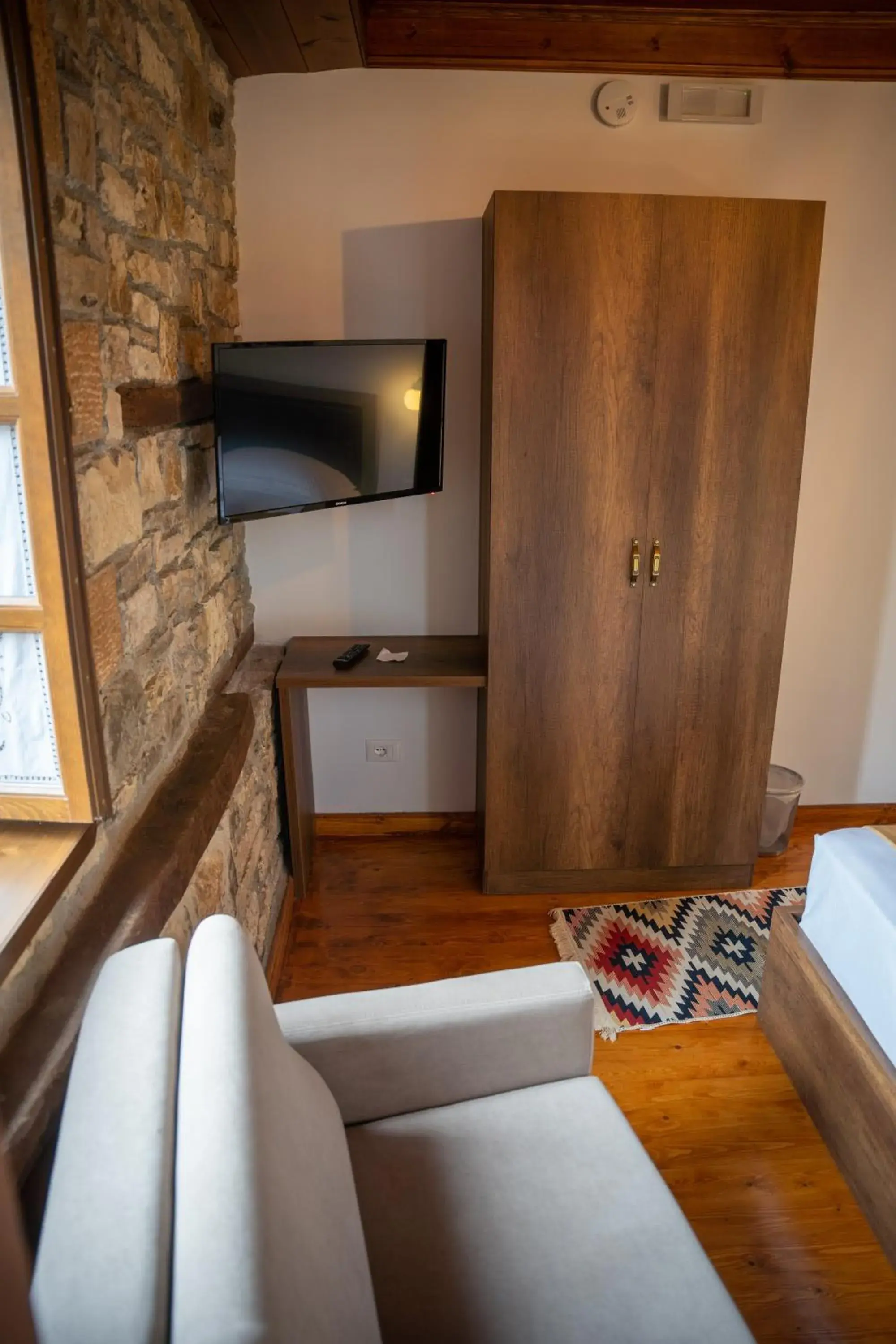 Deluxe Double Room (2 Adults + 1 Child) in Hotel Kapllani Deluxe Double Room (2 Adults + 1 Child) in Hotel Kapllani